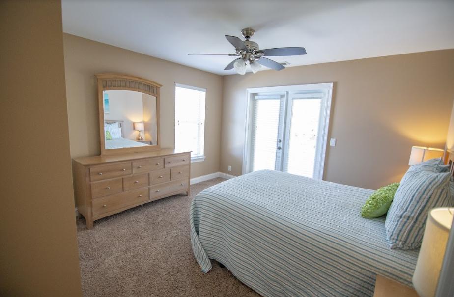 CRYSTAL LAKE - Residential