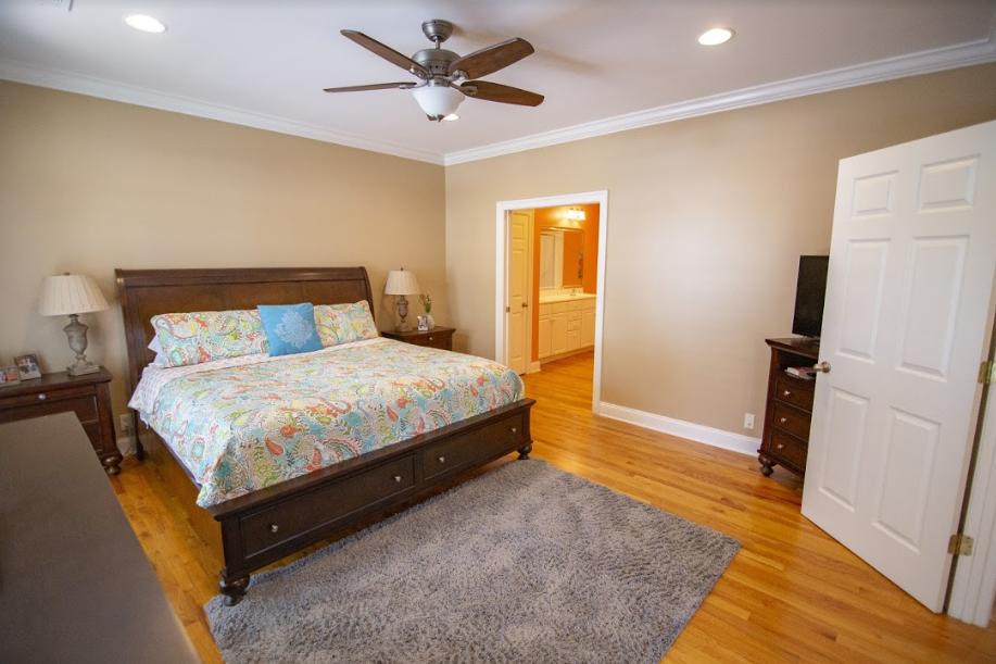 CRYSTAL LAKE - Residential