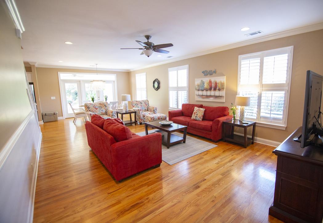 CRYSTAL LAKE - Residential