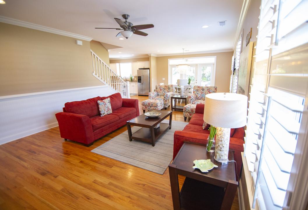 CRYSTAL LAKE - Residential