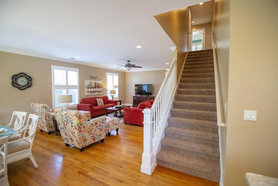 CRYSTAL LAKE - Residential