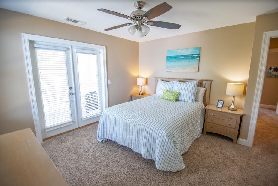 CRYSTAL LAKE - Residential