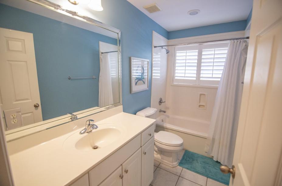 CRYSTAL LAKE - Residential