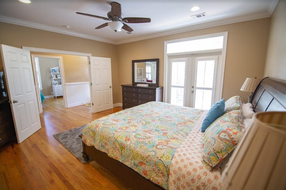 CRYSTAL LAKE - Residential