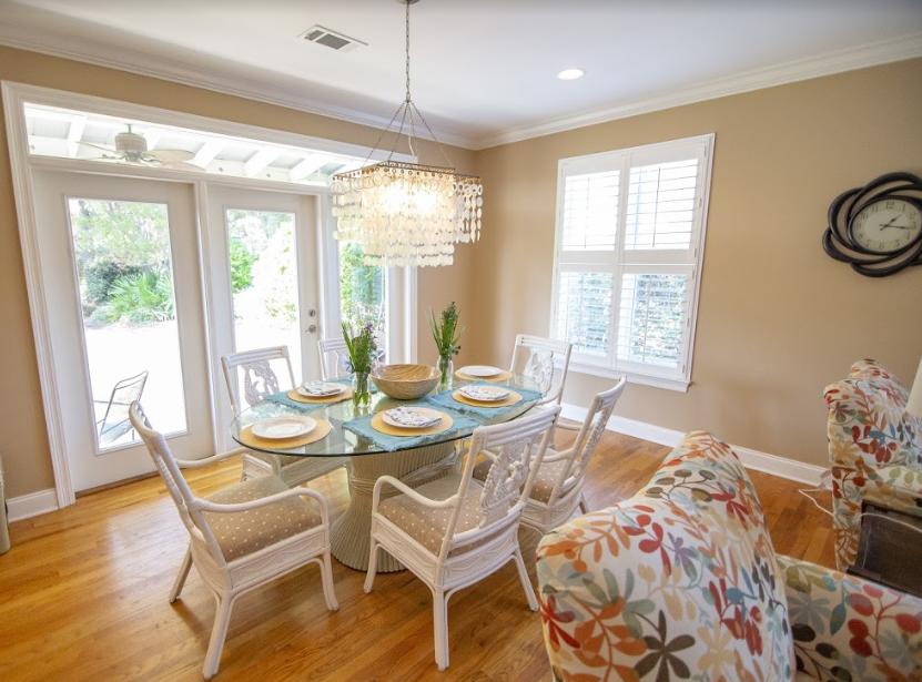 CRYSTAL LAKE - Residential