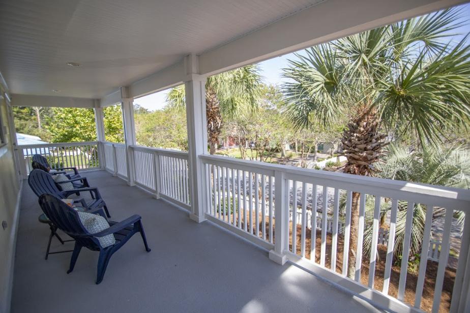 CRYSTAL LAKE - Residential