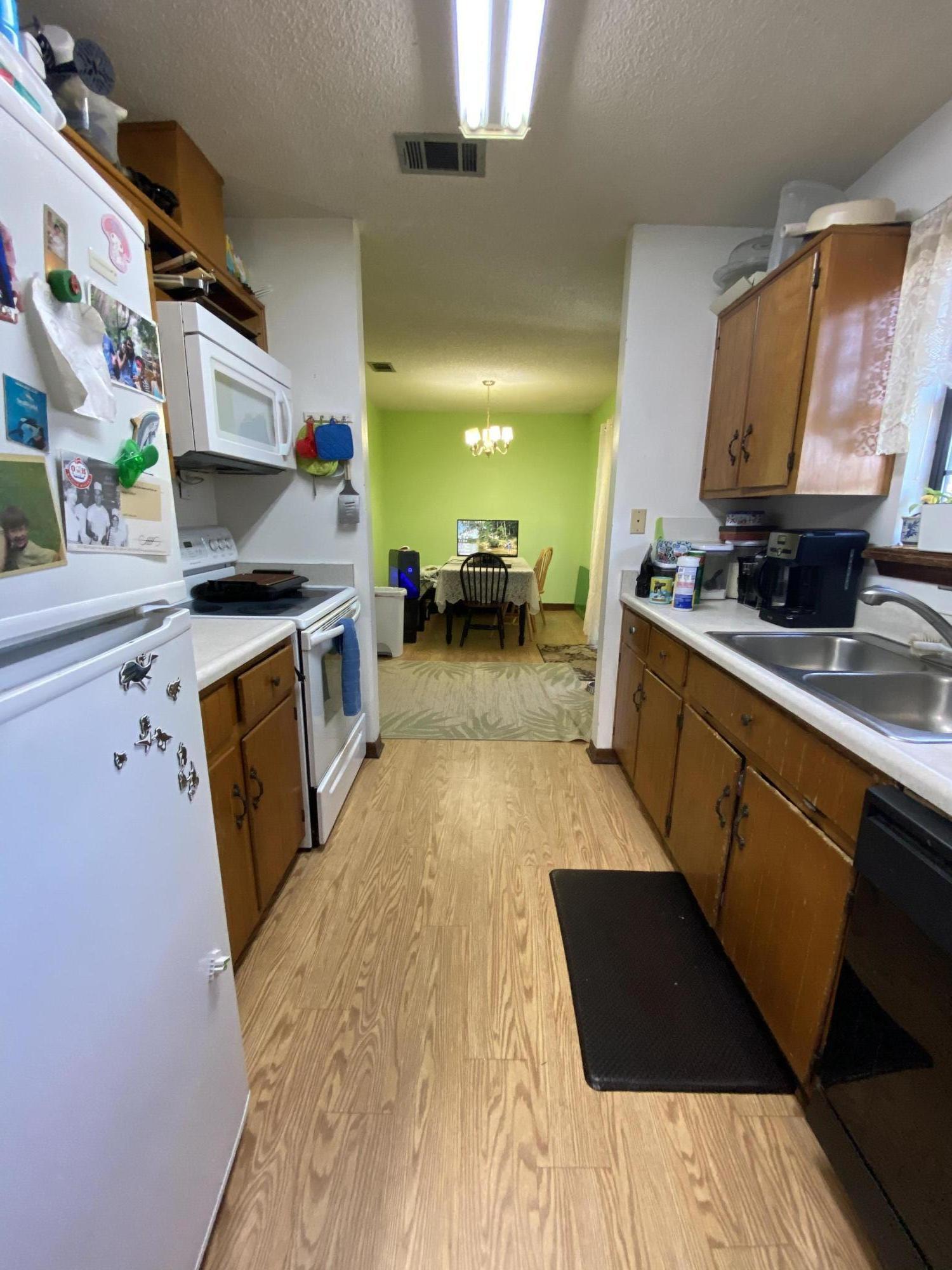 PINE MEADOWS #3 PHASE II LOT 14 BLK A - Residential