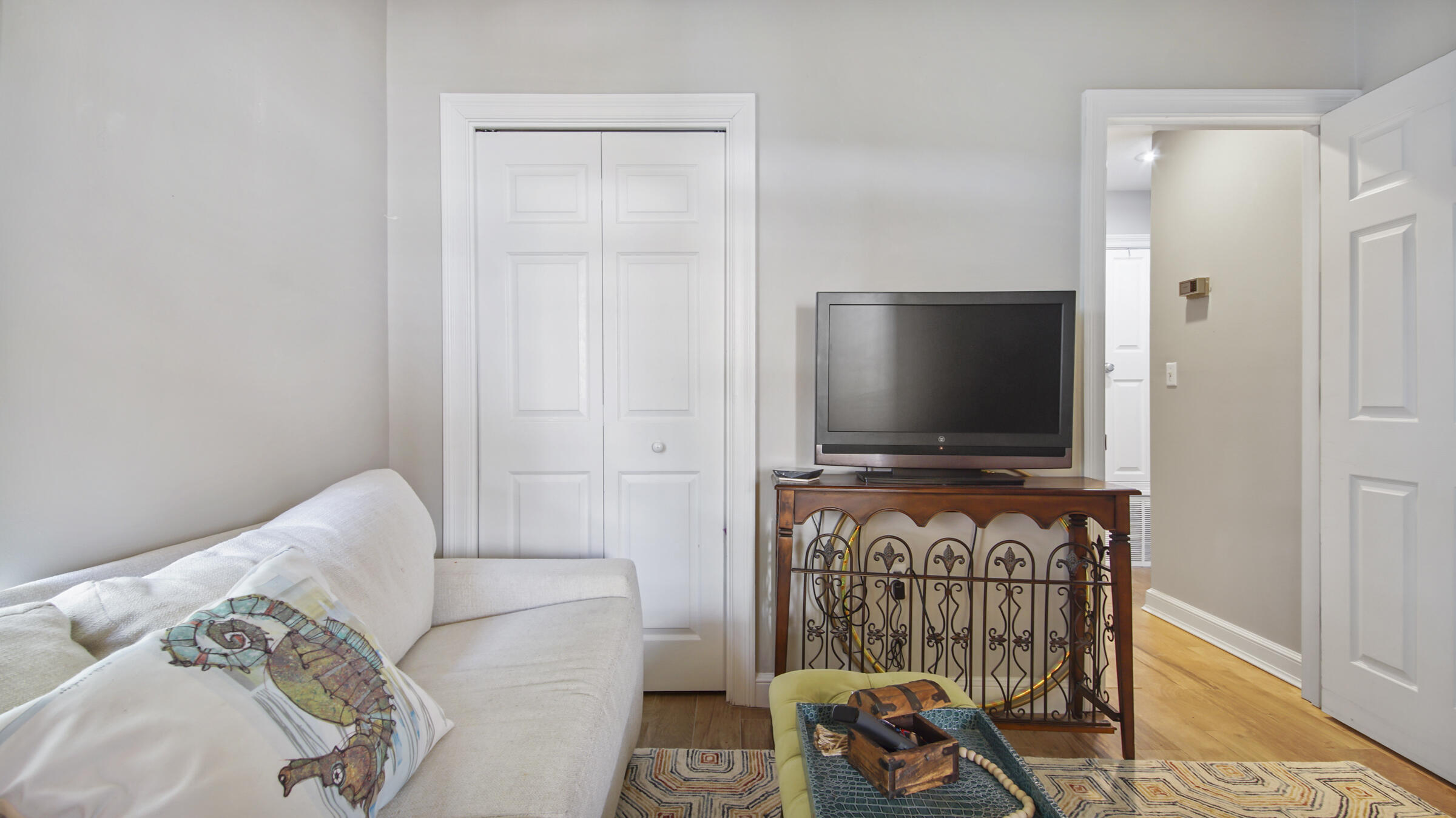 CRYSTAL LAKE - Residential