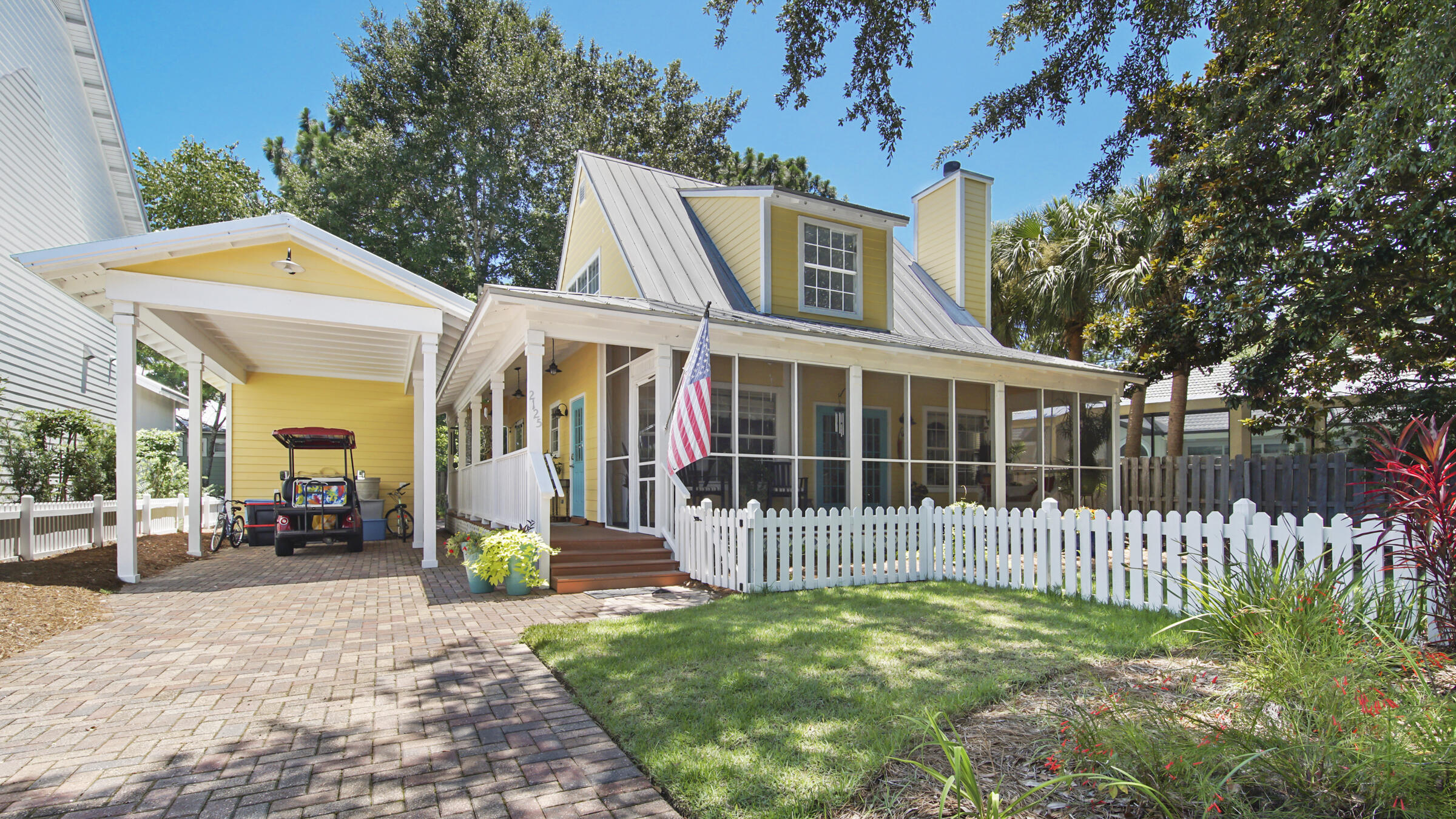 CRYSTAL LAKE - Residential