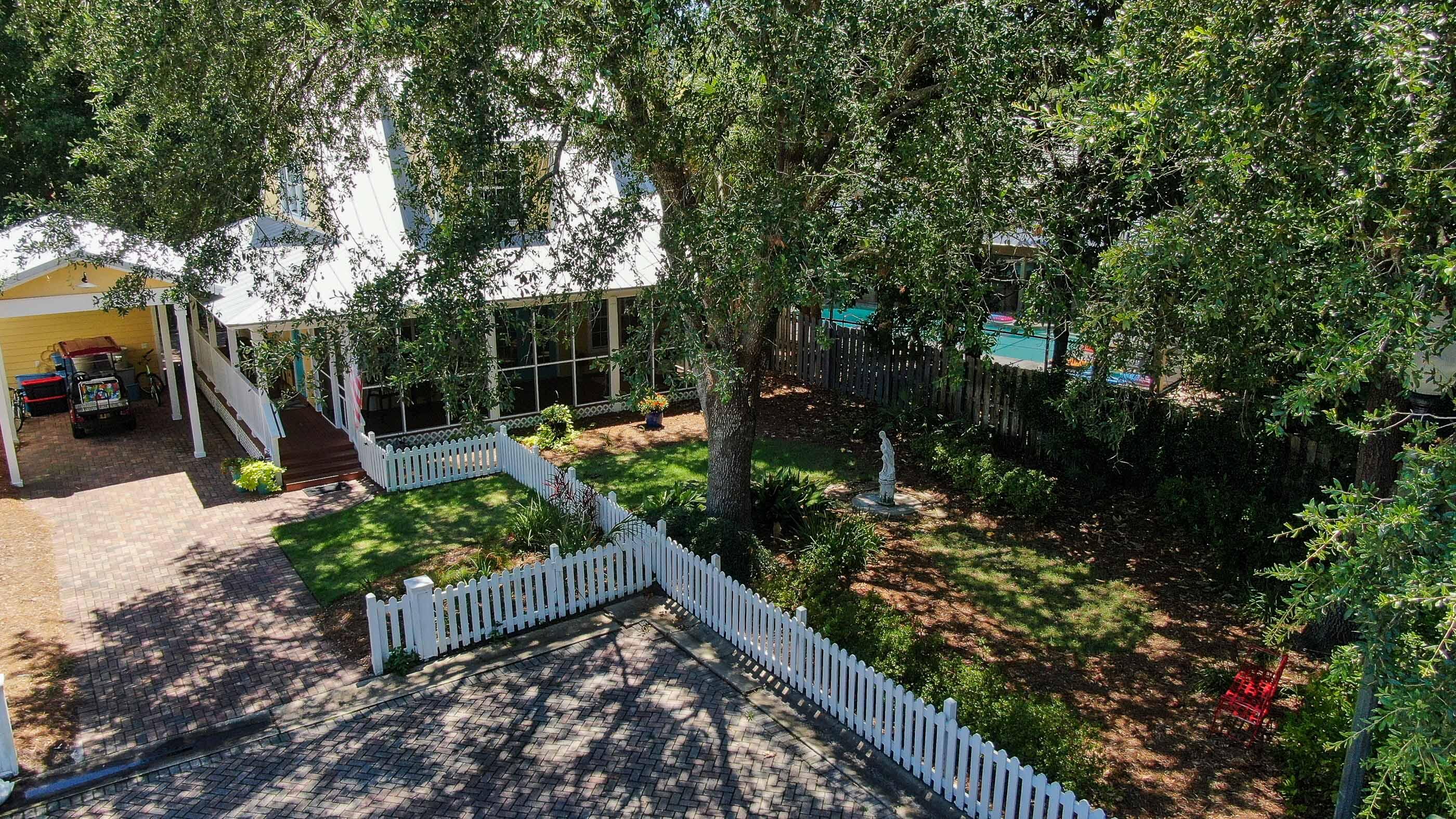 CRYSTAL LAKE - Residential