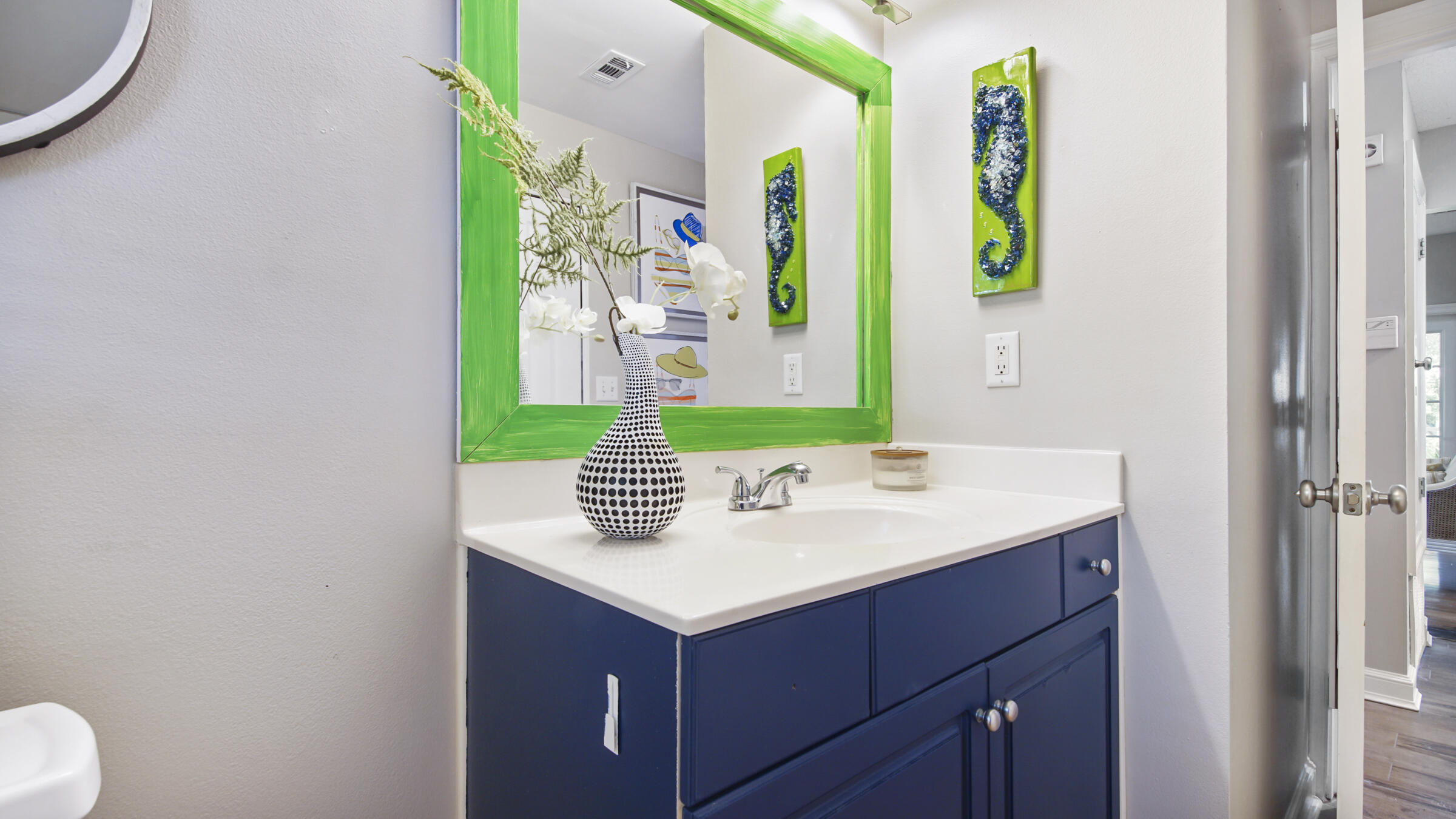 CRYSTAL LAKE - Residential