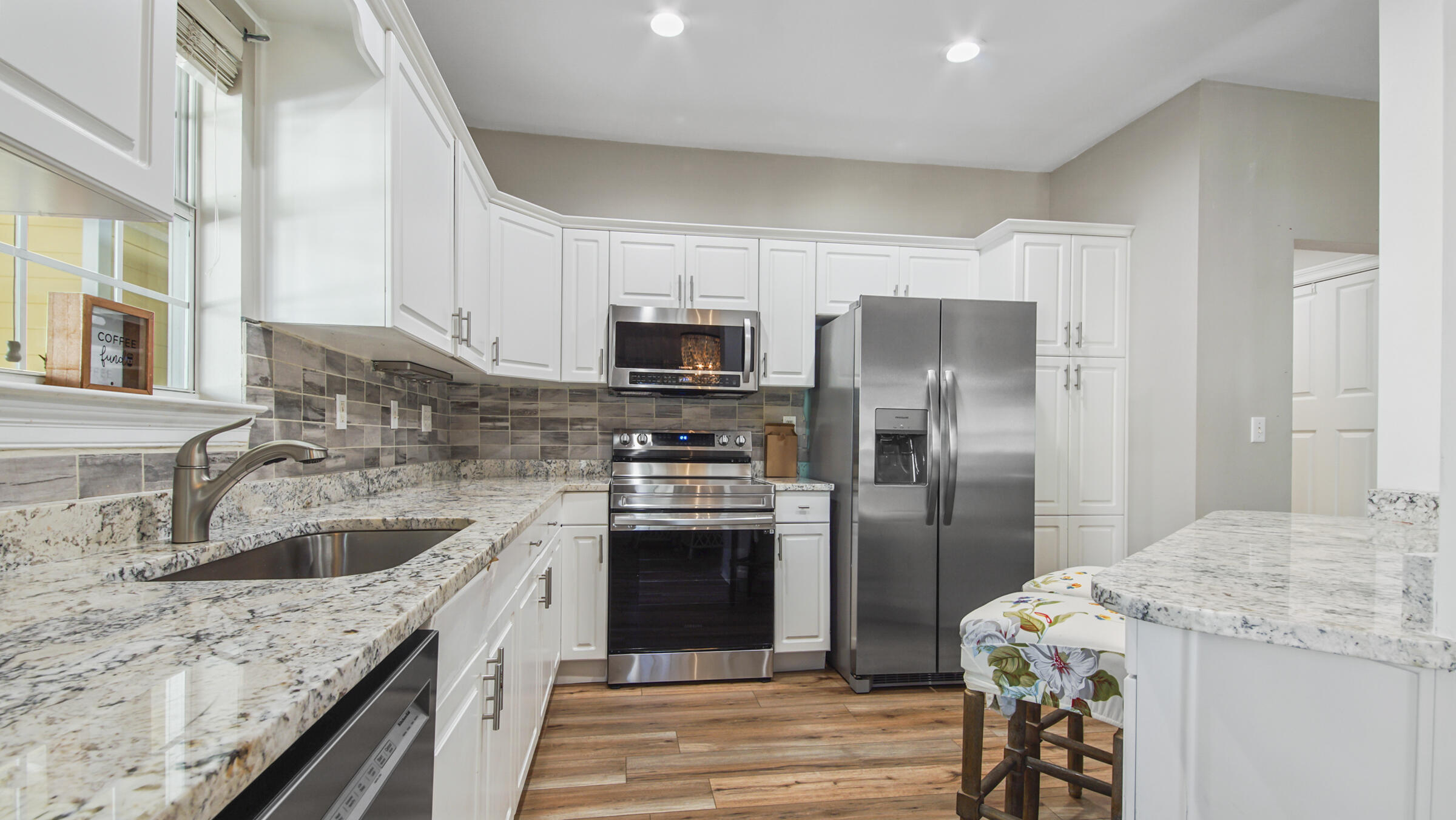 CRYSTAL LAKE - Residential