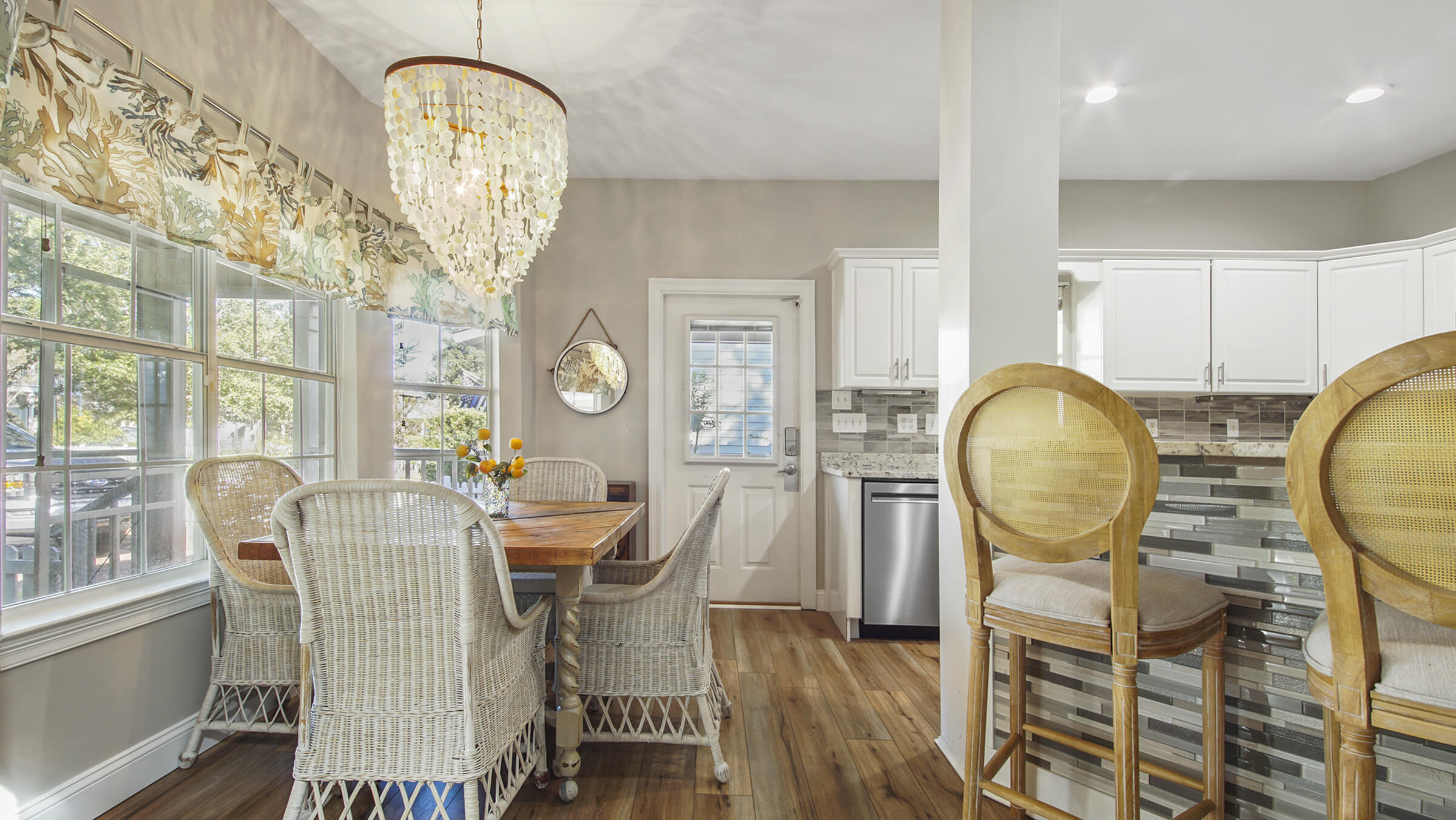 CRYSTAL LAKE - Residential