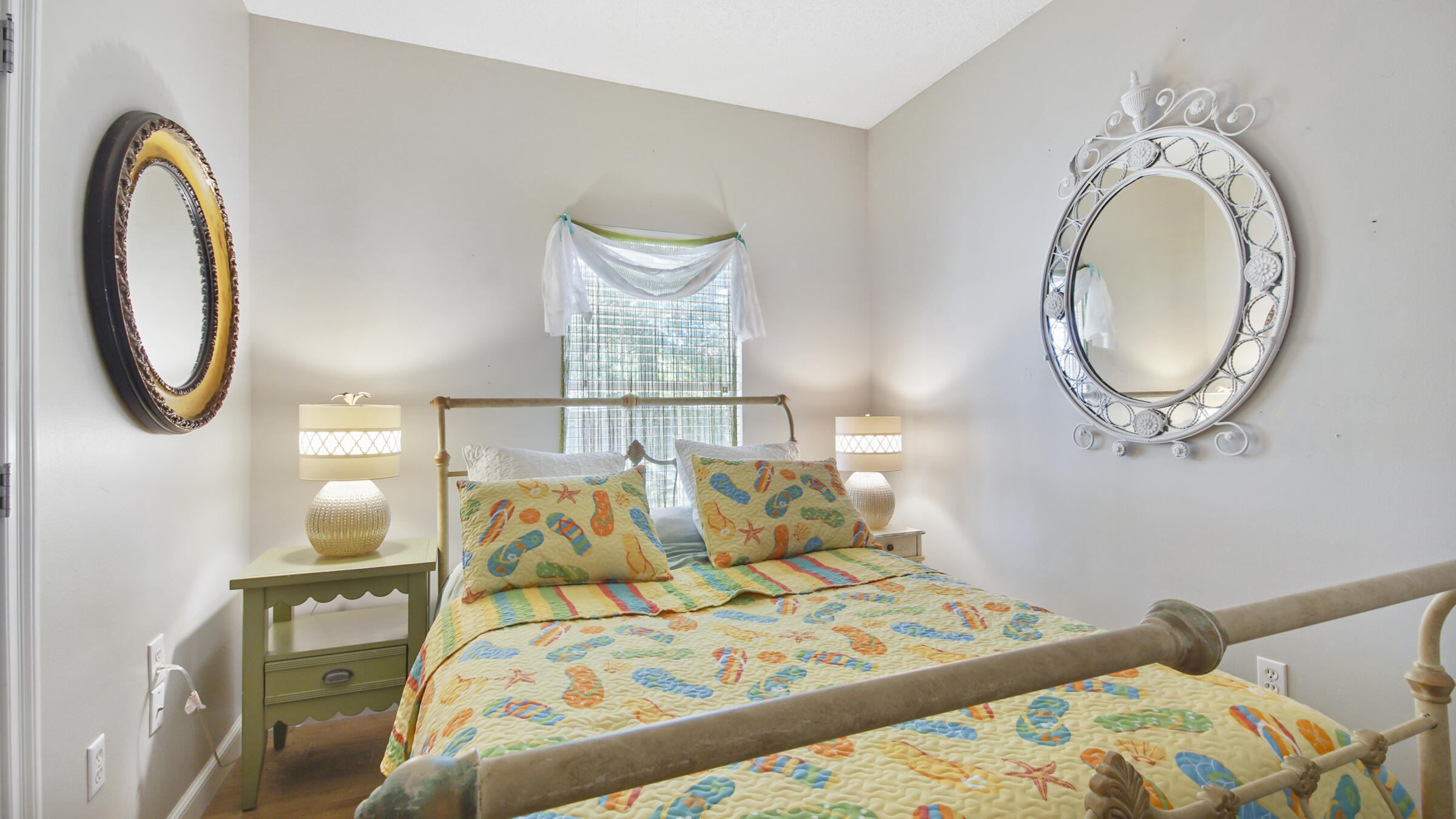 CRYSTAL LAKE - Residential