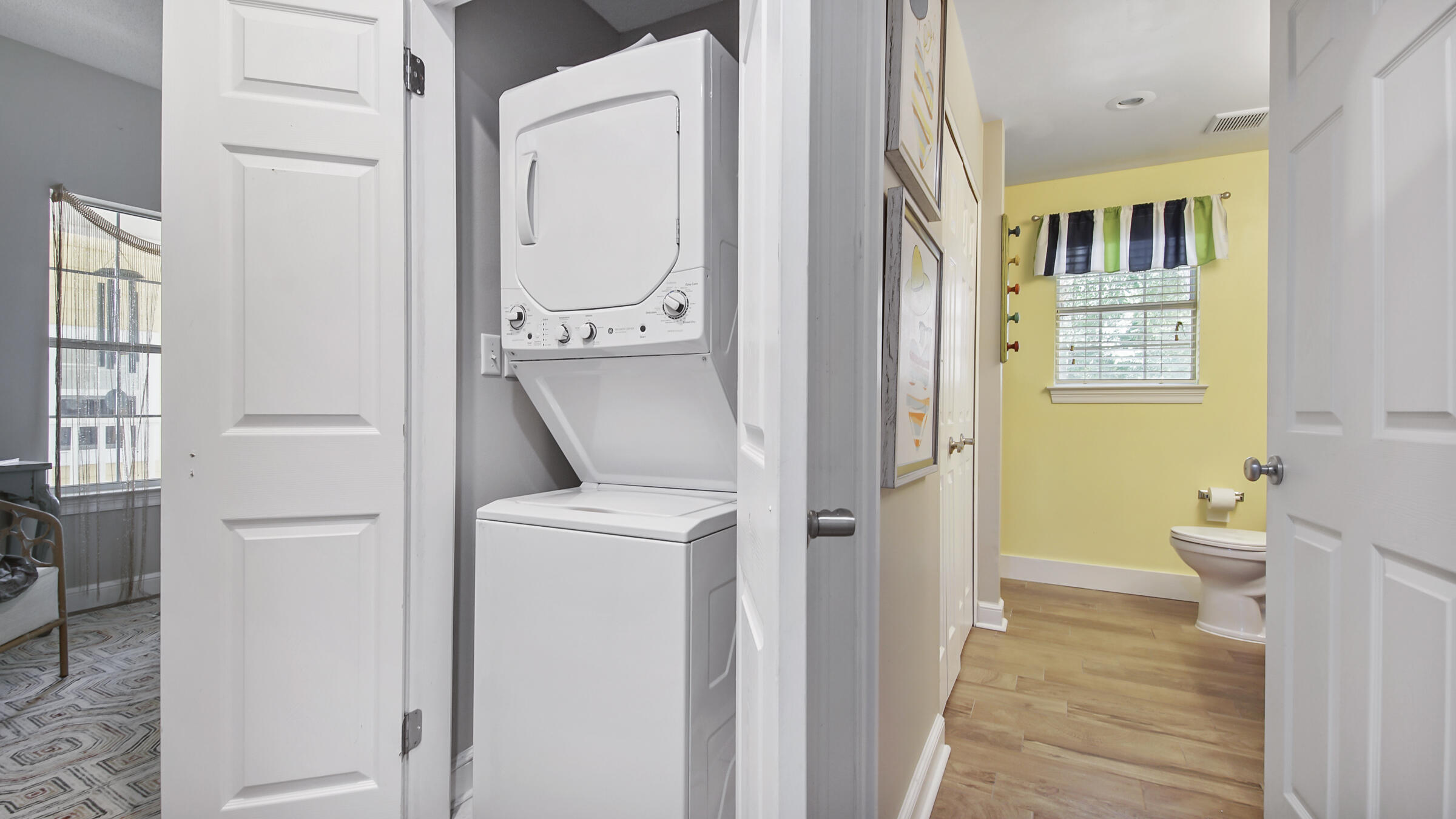 CRYSTAL LAKE - Residential