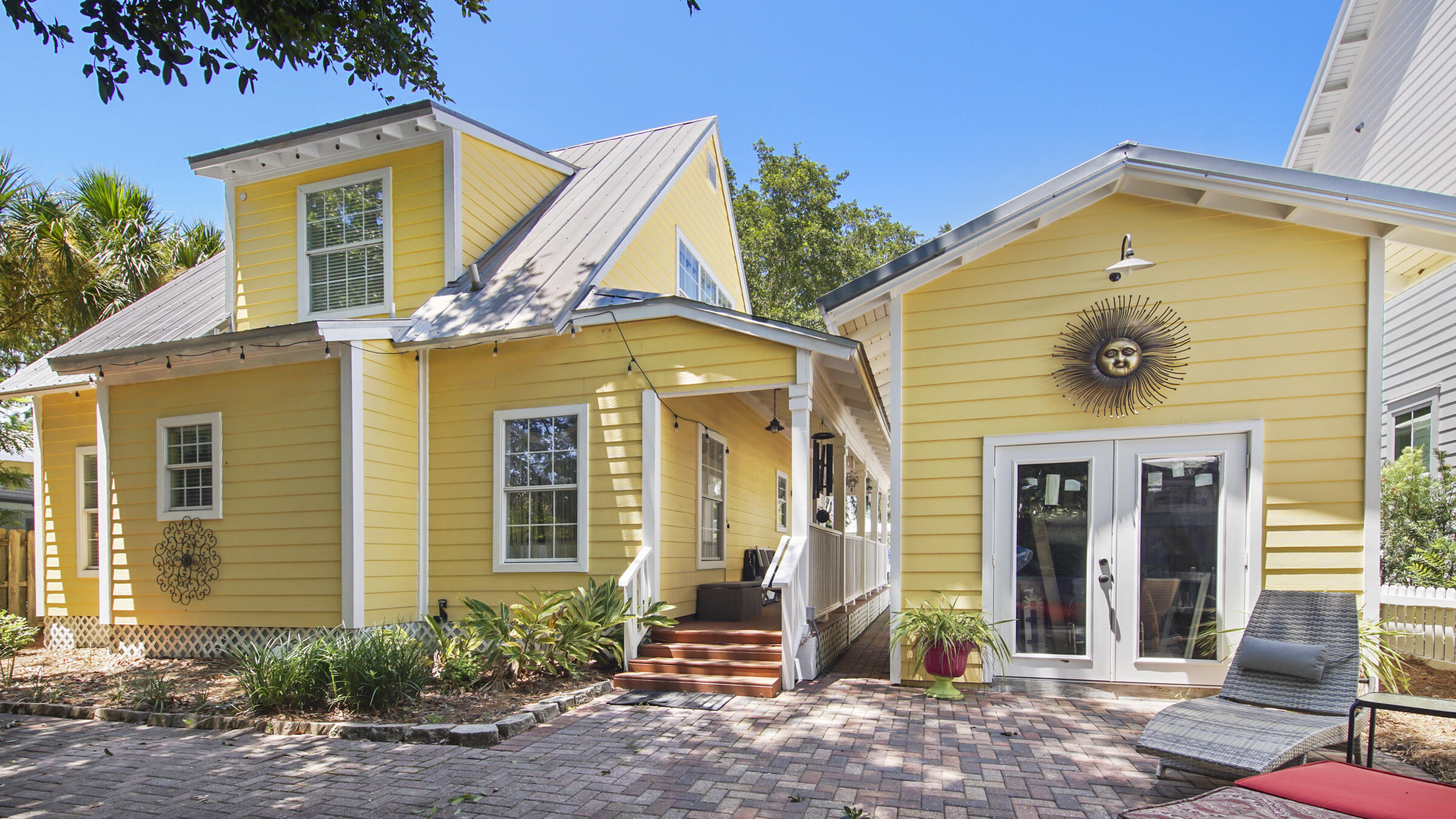 CRYSTAL LAKE - Residential