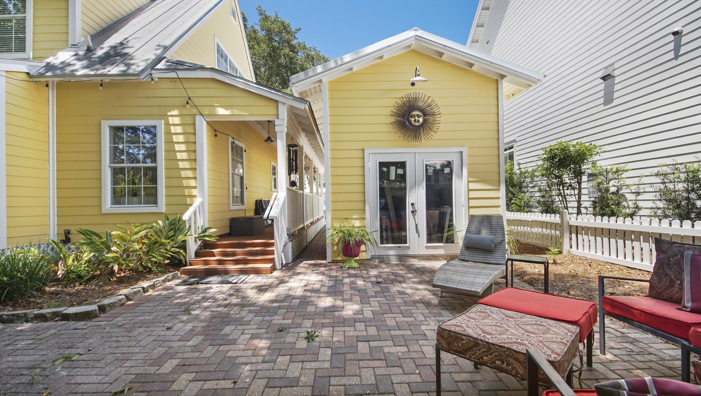 CRYSTAL LAKE - Residential