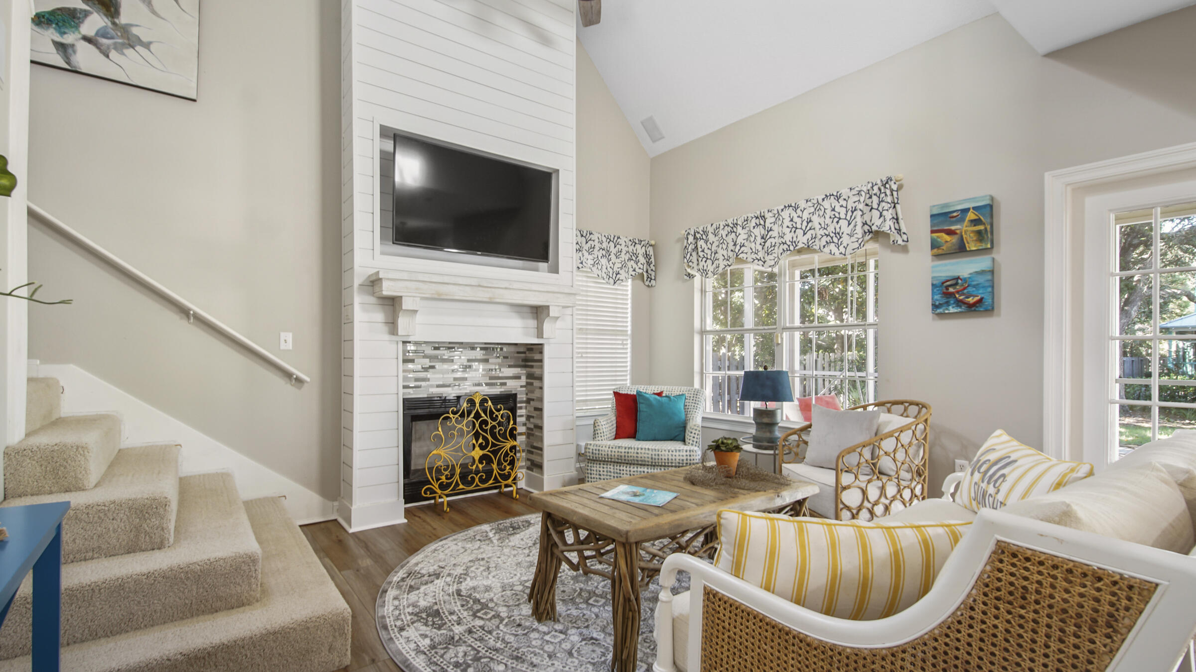 CRYSTAL LAKE - Residential