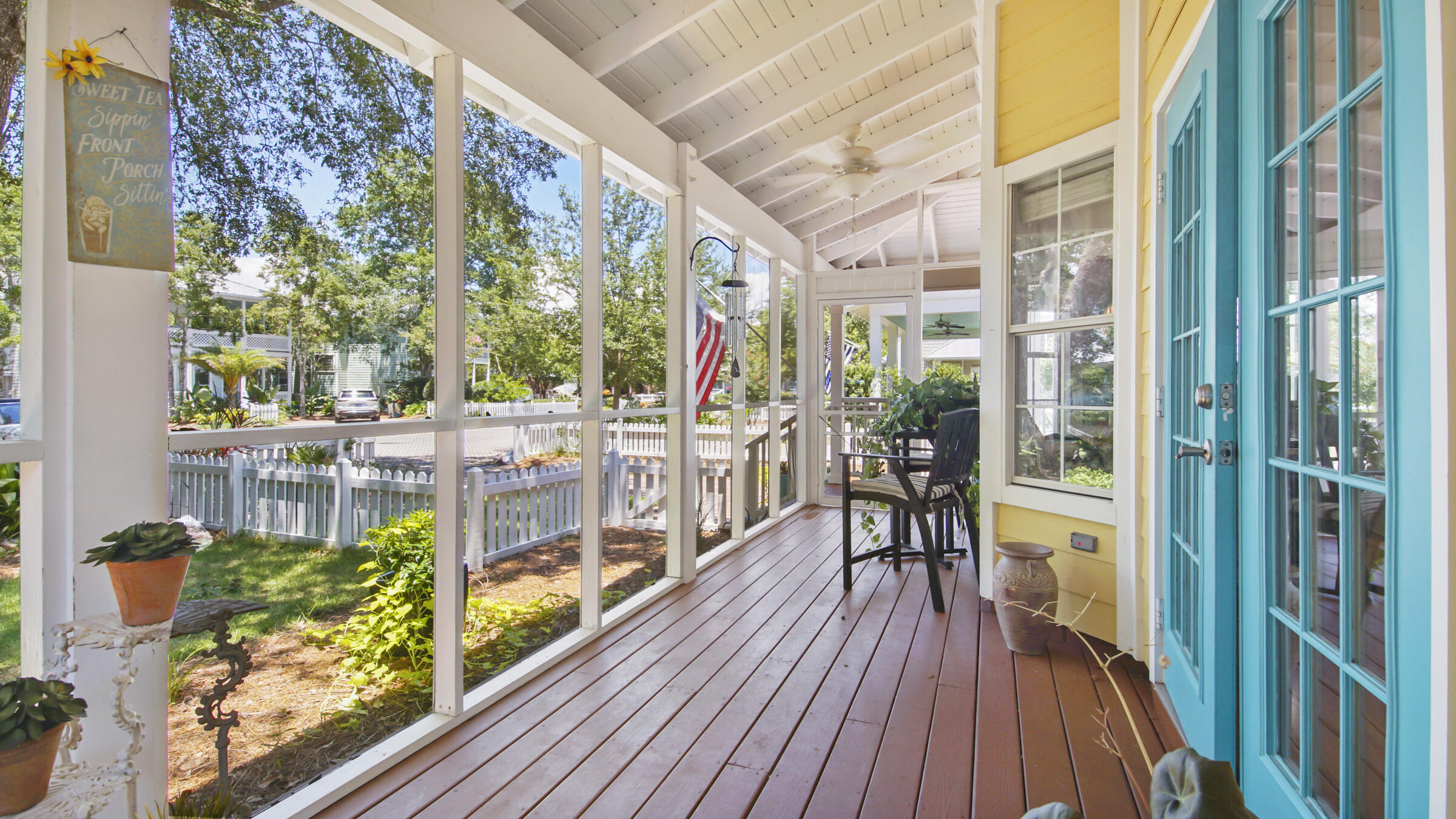 CRYSTAL LAKE - Residential