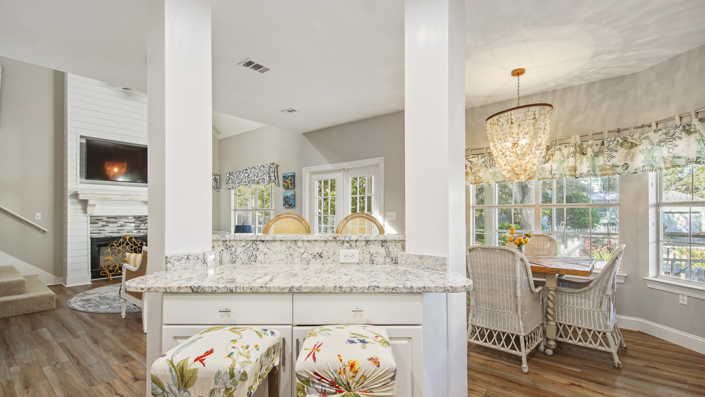 CRYSTAL LAKE - Residential