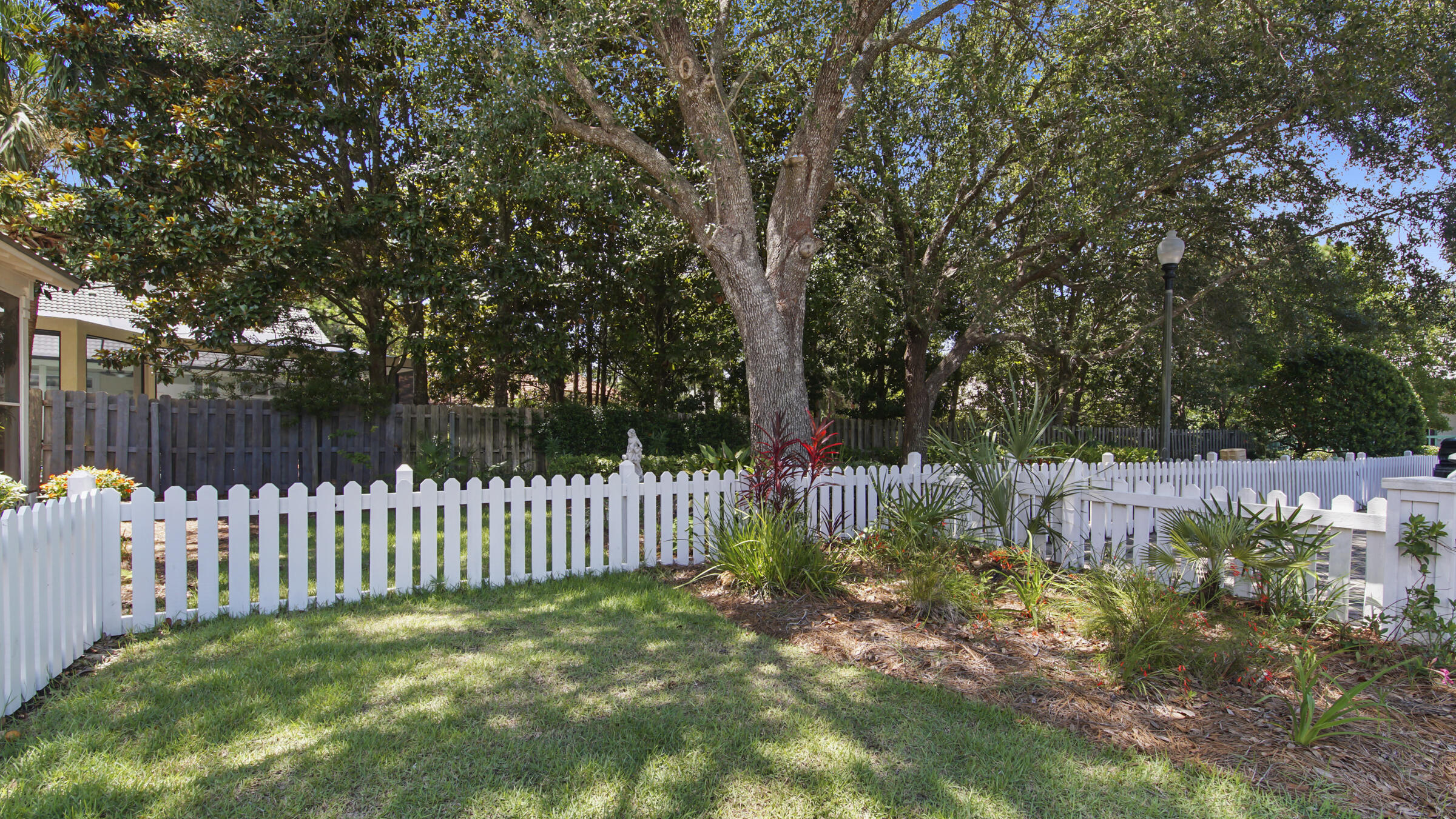 CRYSTAL LAKE - Residential