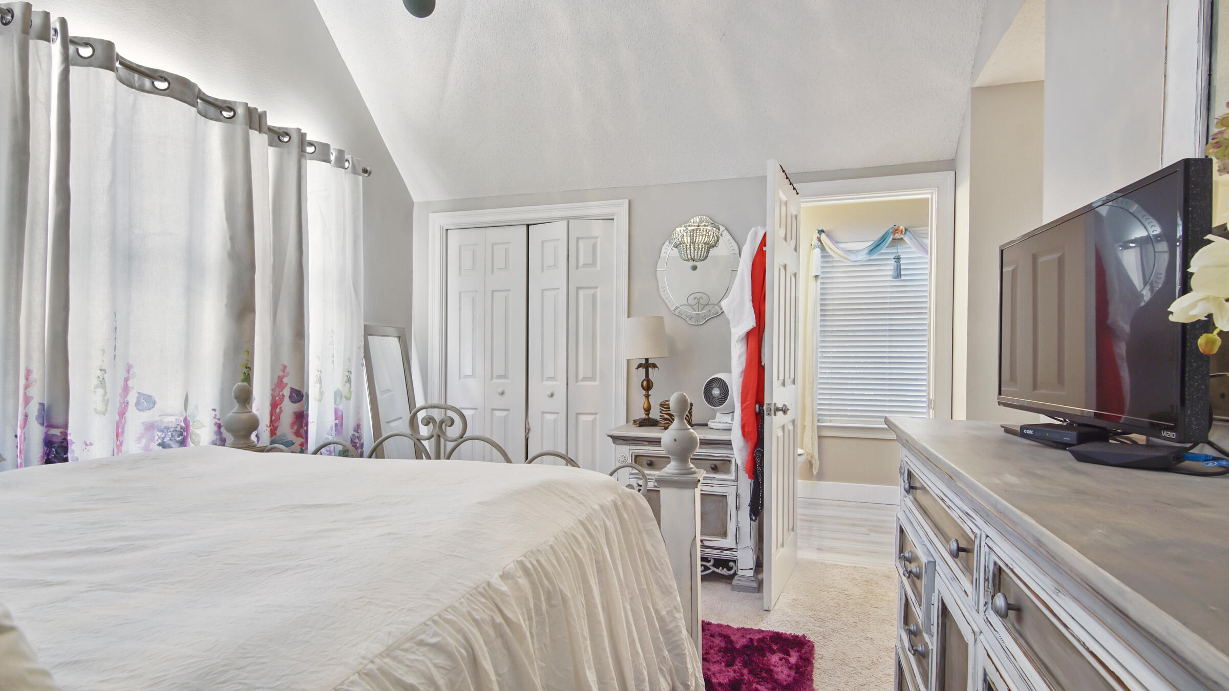 CRYSTAL LAKE - Residential