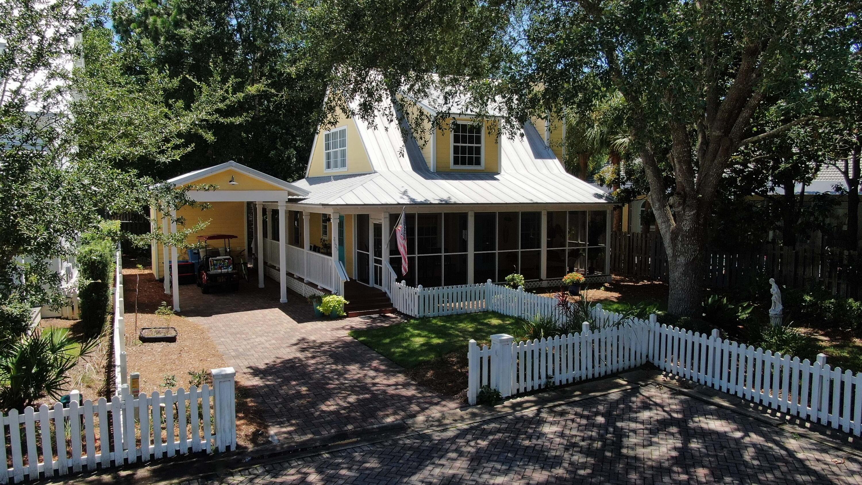 CRYSTAL LAKE - Residential