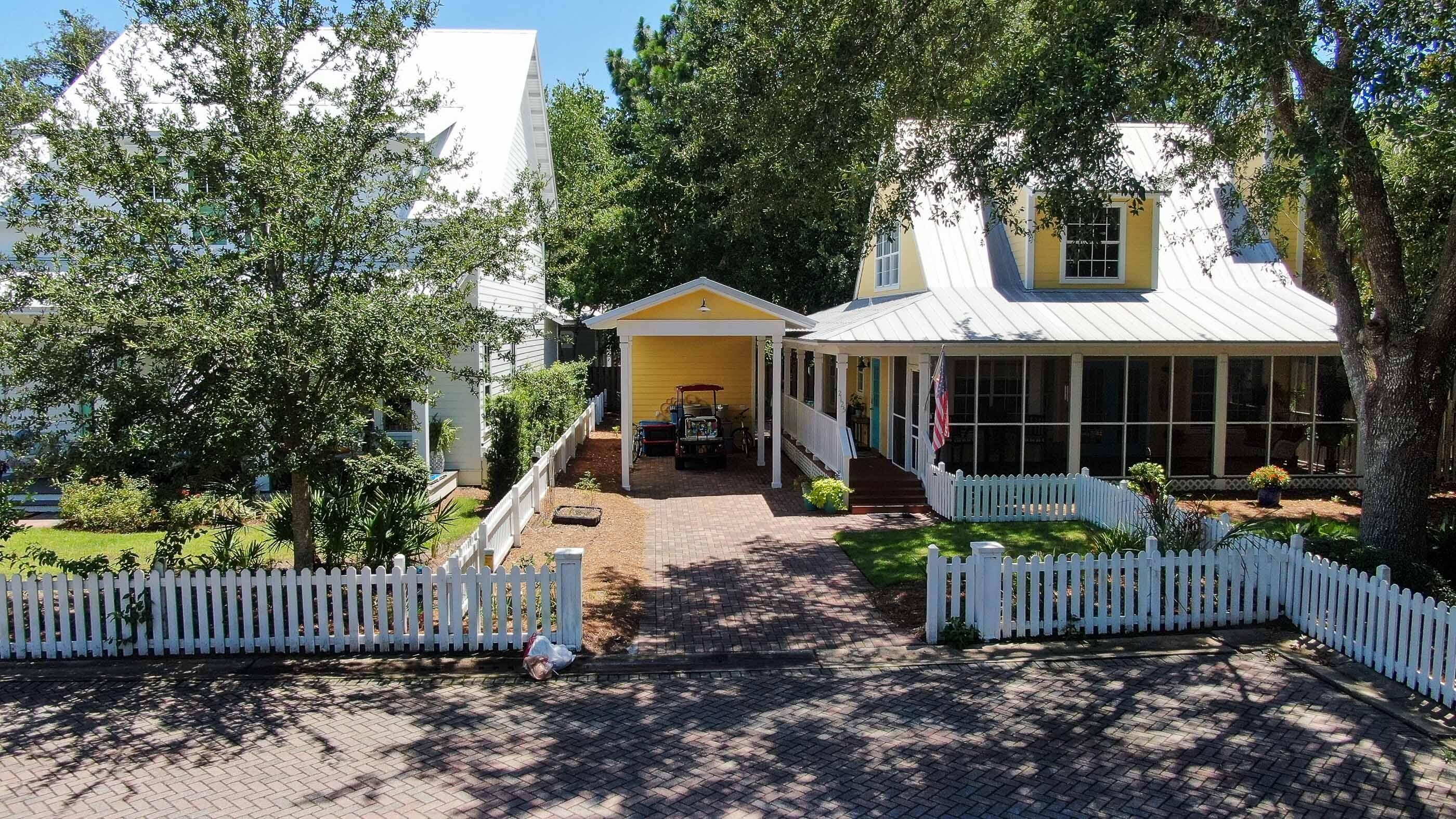 CRYSTAL LAKE - Residential