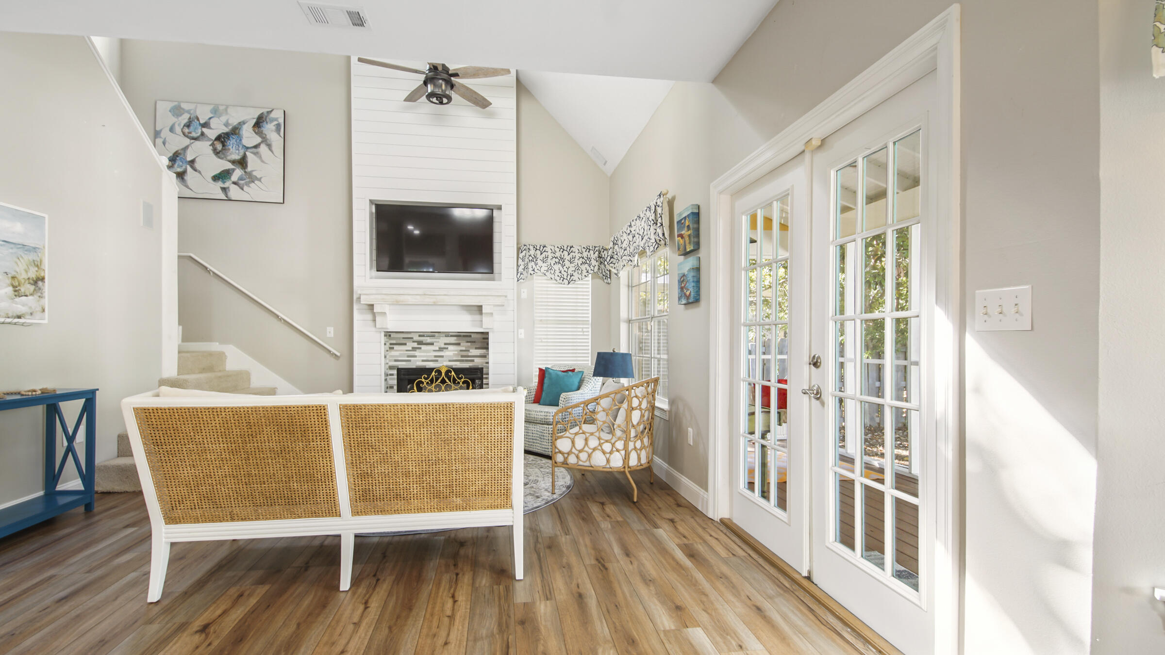 CRYSTAL LAKE - Residential