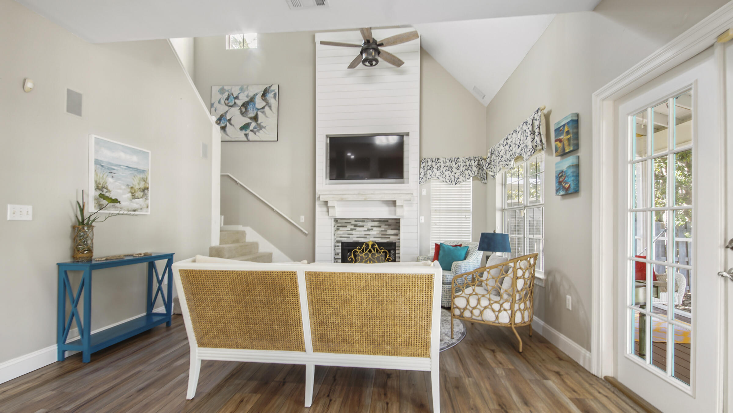 CRYSTAL LAKE - Residential