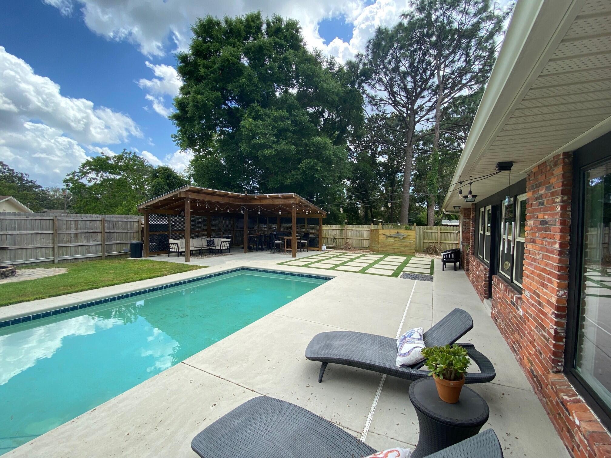 COUNTRY CLUB ESTATES - Residential