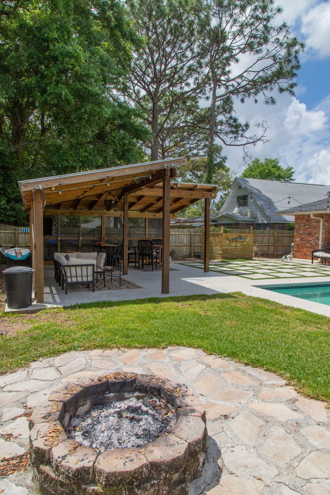 COUNTRY CLUB ESTATES - Residential