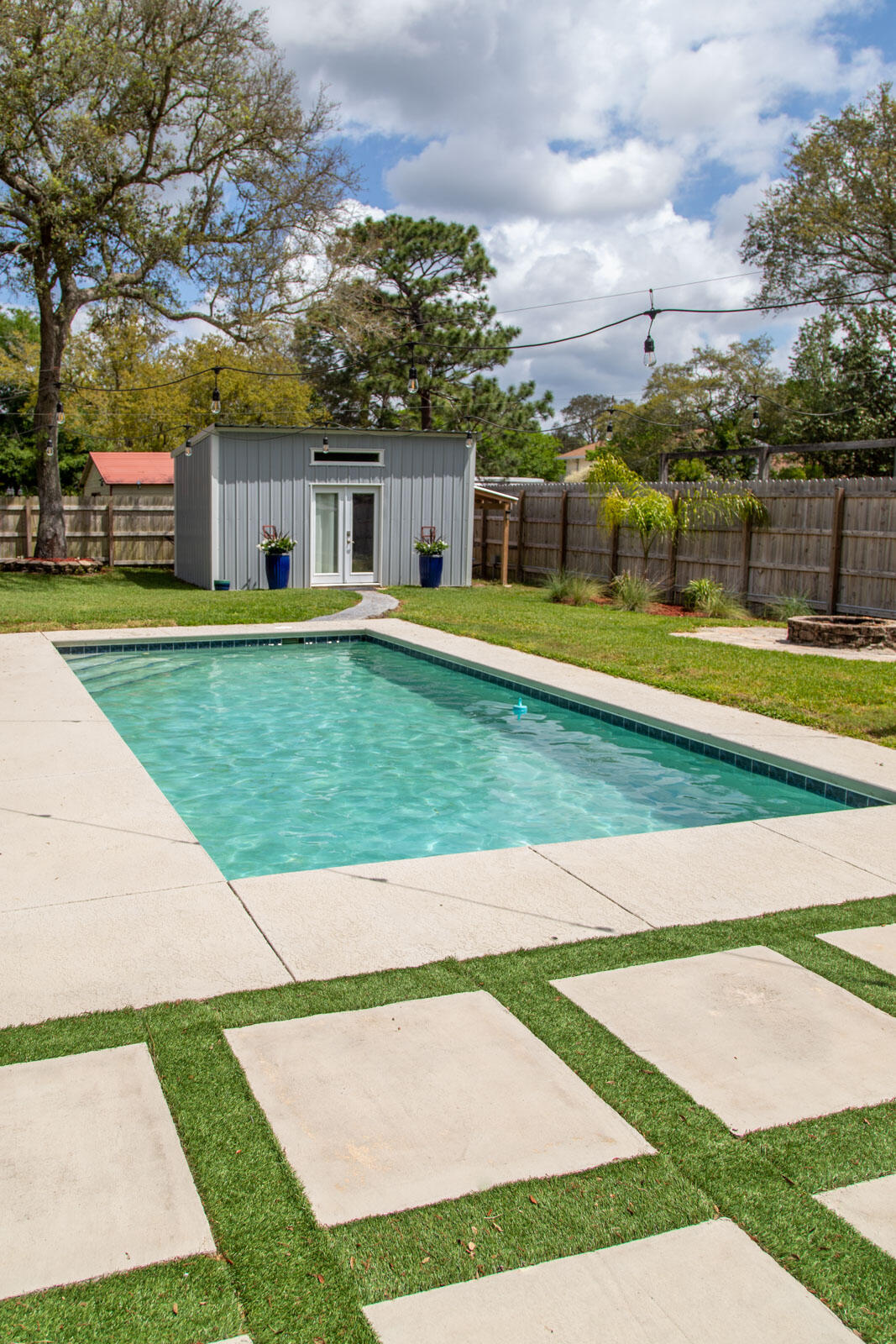 COUNTRY CLUB ESTATES - Residential
