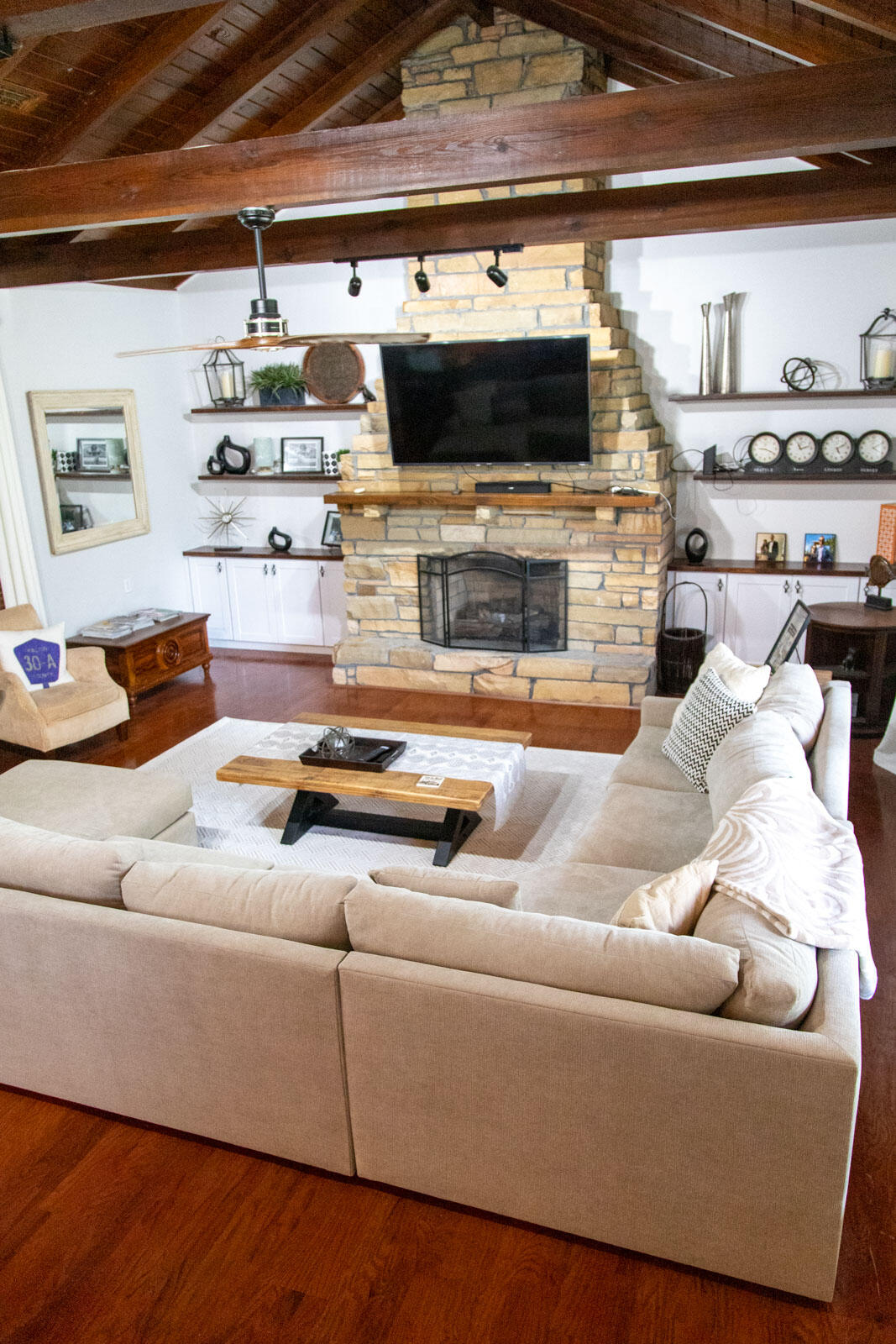 COUNTRY CLUB ESTATES - Residential