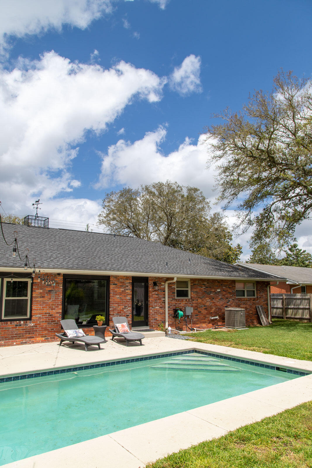 COUNTRY CLUB ESTATES - Residential