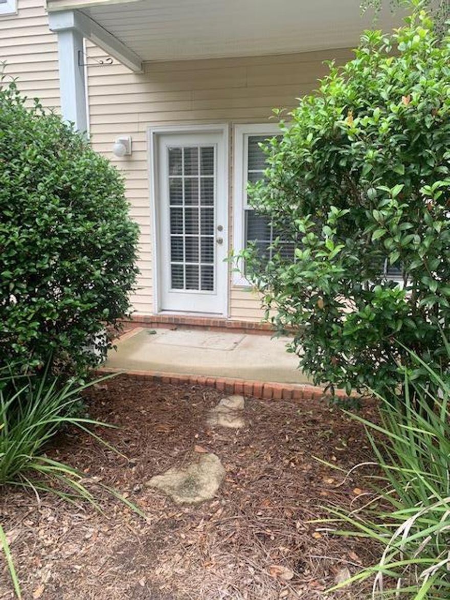 Ready for move in 10/17,2025. Beautiful Bottom Floor Unit. 2 bed / 2 bath condo with a great open floor plan, neutral color scheme, and wood-look laminate flooring. The primary bedroom offers ample space for a king size bed, walk in closet, and an en-suite bathroom with cultured marble countertop and shower/tub combo. Spacious 2nd bedroom and hall bathroom with walk-in shower. This unit comes complete with a covered porch. The Oaks is a fantastic community offering beautifully landscaped courtyard, sparkling community pool, and charming gazebo. Centrally located in Niceville with an easy commute to local Military bases, top-rated schools, restaurants, and the beautiful white sandy beaches in Destin. Non smoking & indoor cats allowed. Contact Tiffani Messmore 850-797-0681