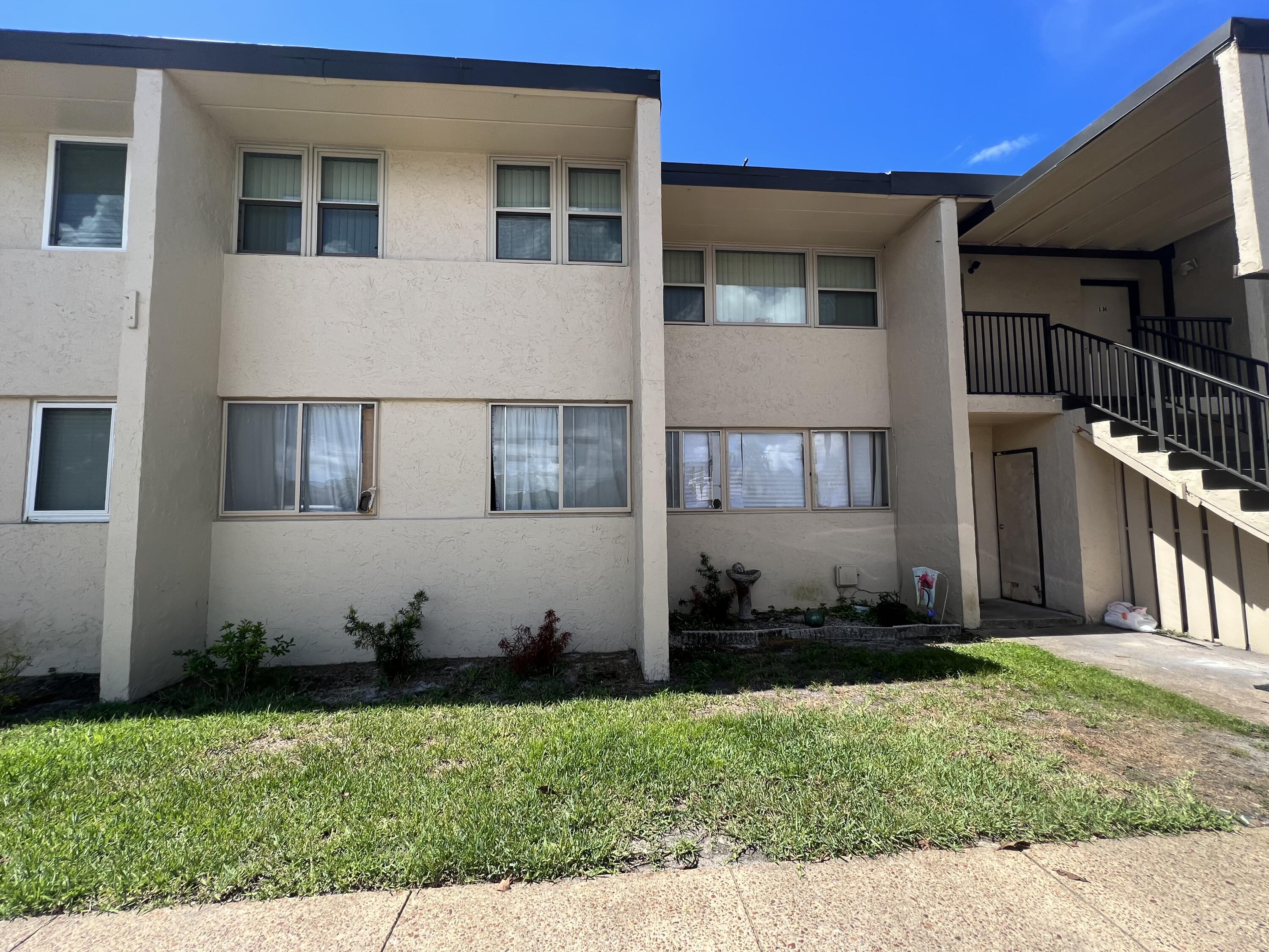 Sold ''As is'' Great property for living in, renting out or AirBnB. On the sound, pool in complex to relax and play! Very central location! Home needs some work. Needs a central A/C. Condo fees are very reasonable. *Multiple offers....Bring in highest and best 'AS IS'Offer by July 21st 2022 Occupied appointments required for viewing.