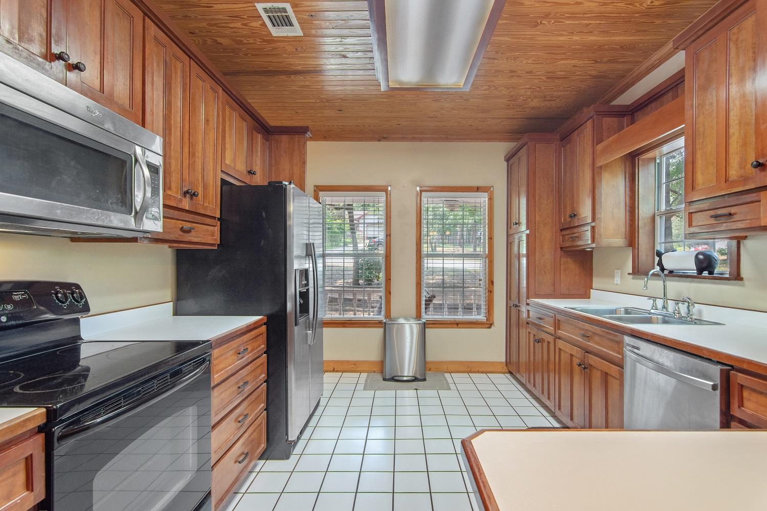 LAURELWOOD ESTATES - Residential