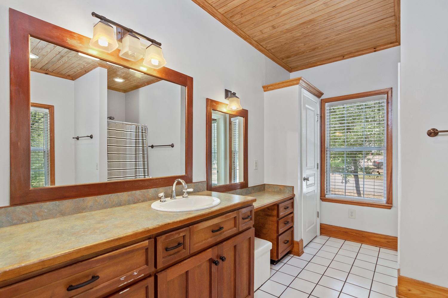 LAURELWOOD ESTATES - Residential