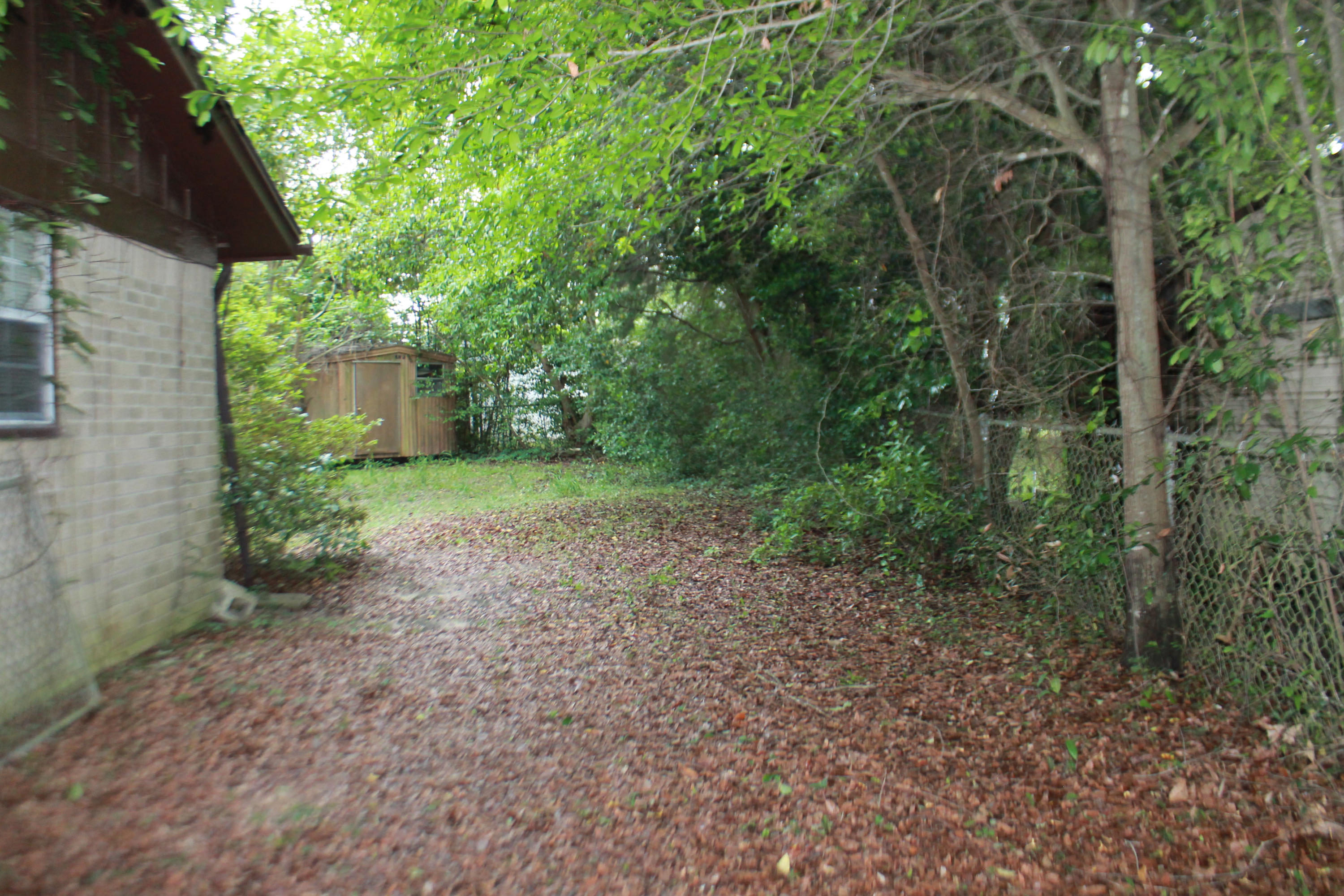 CAROL ANNE MANOR - Residential