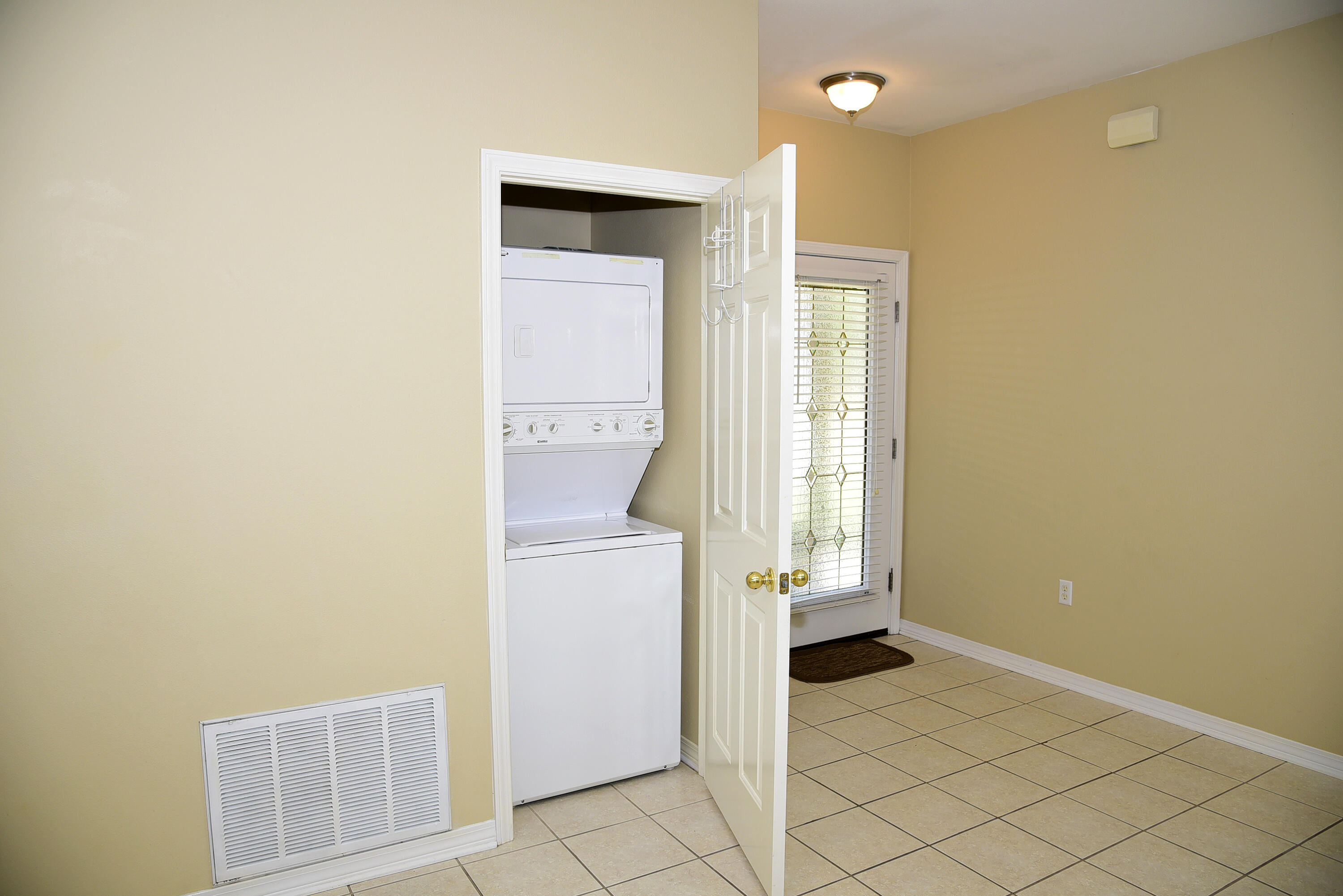 REFLECTIONS AT BLUEWATER BAY T/H - Residential Lease