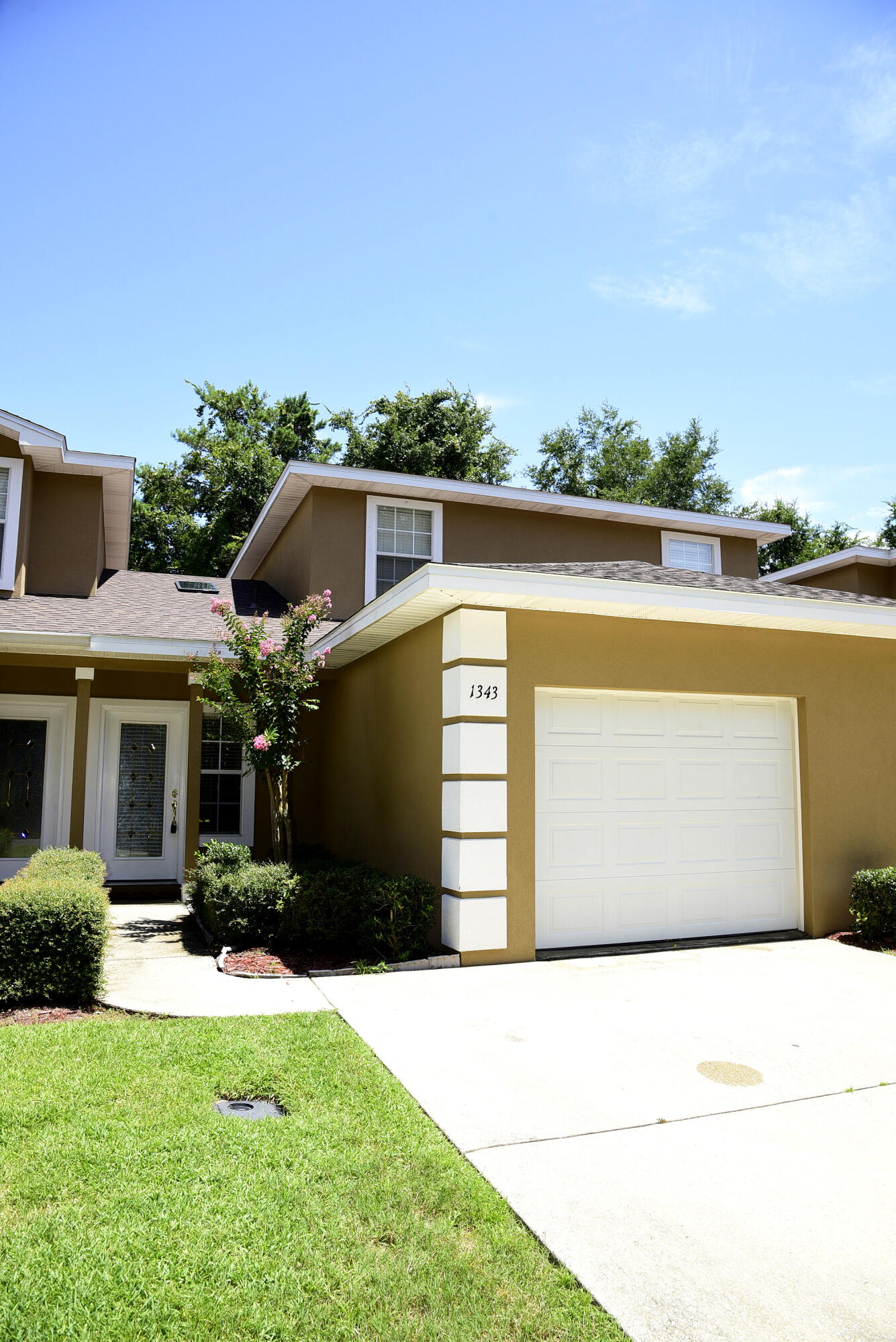 REFLECTIONS AT BLUEWATER BAY T/H - Residential Lease