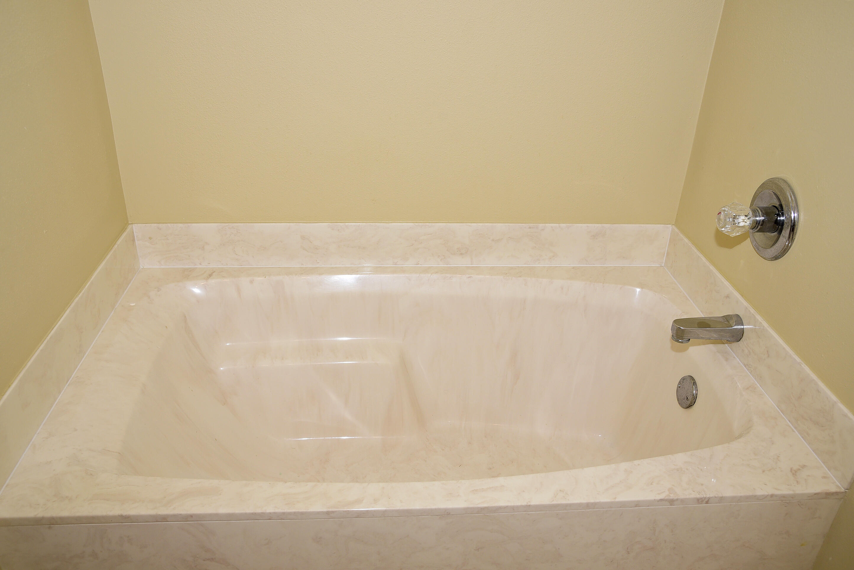 REFLECTIONS AT BLUEWATER BAY T/H - Residential Lease