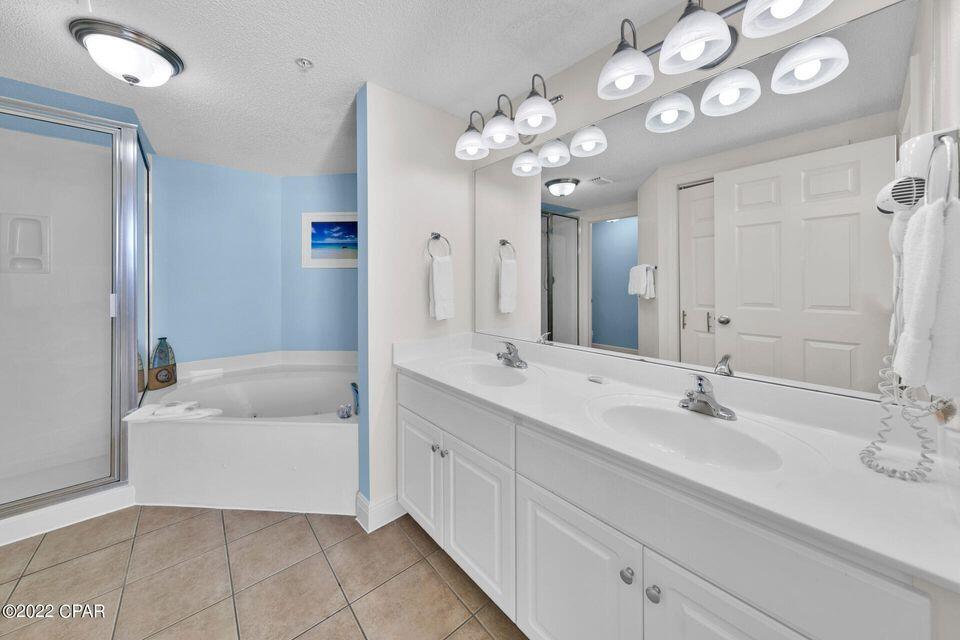 MAJESTIC BEACH TOWERS I - Residential