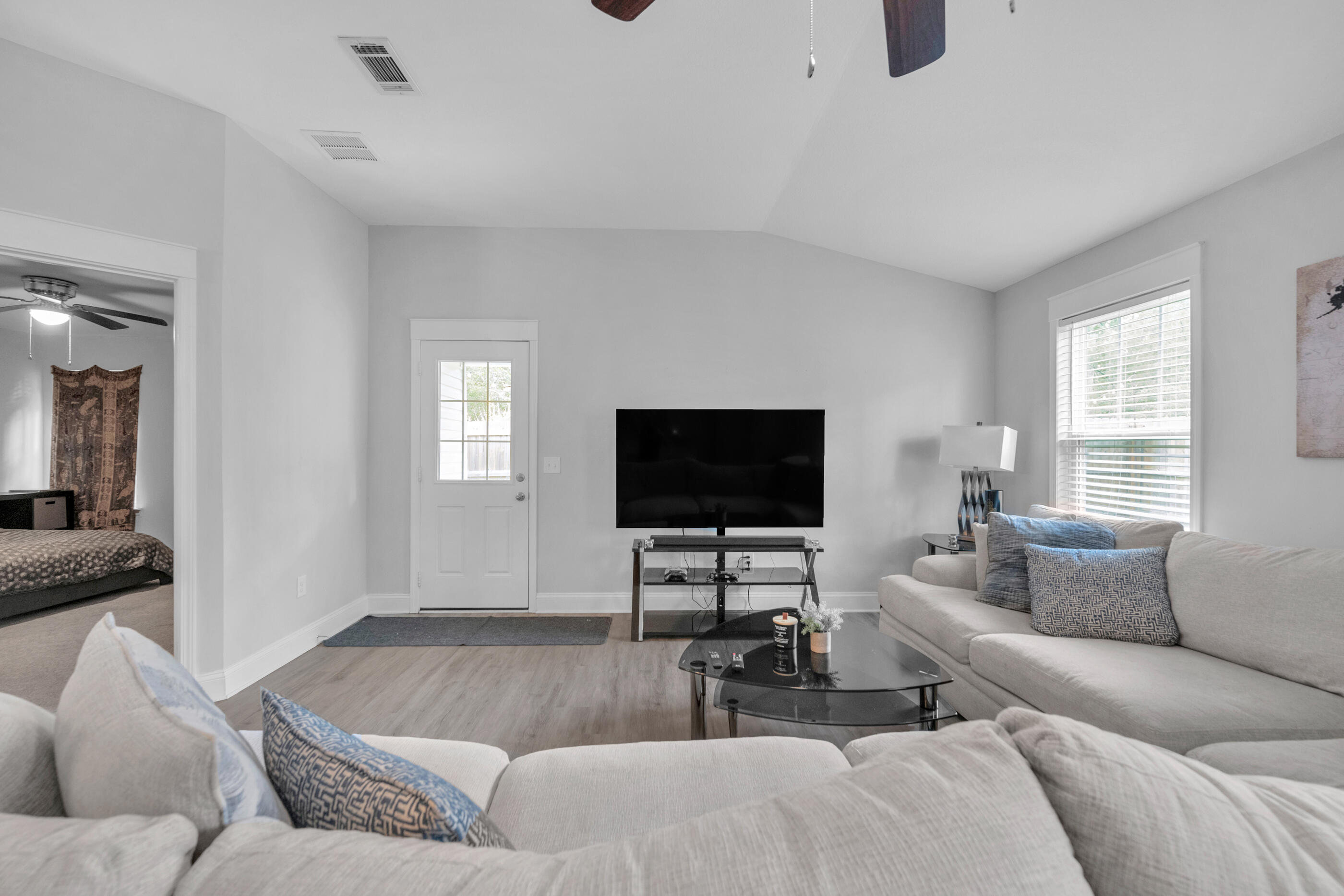 CRESCENT SHORES - Residential