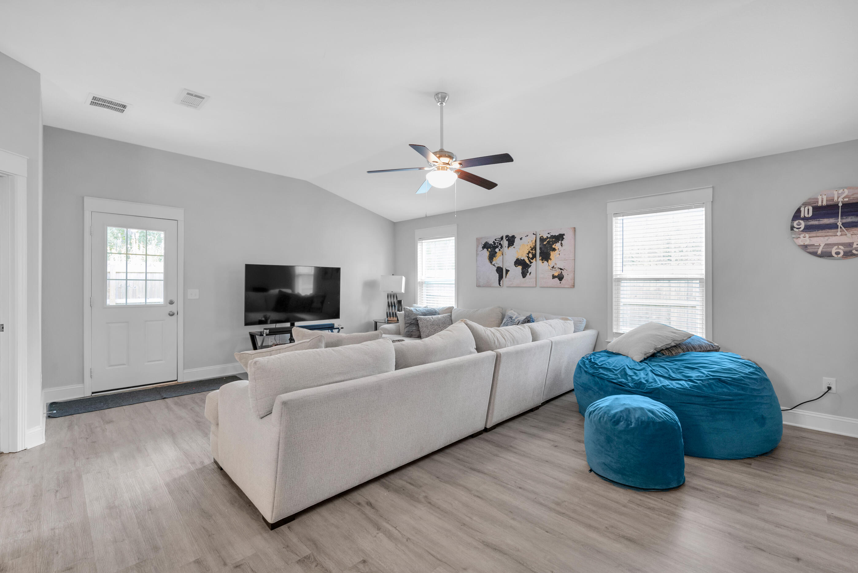 CRESCENT SHORES - Residential