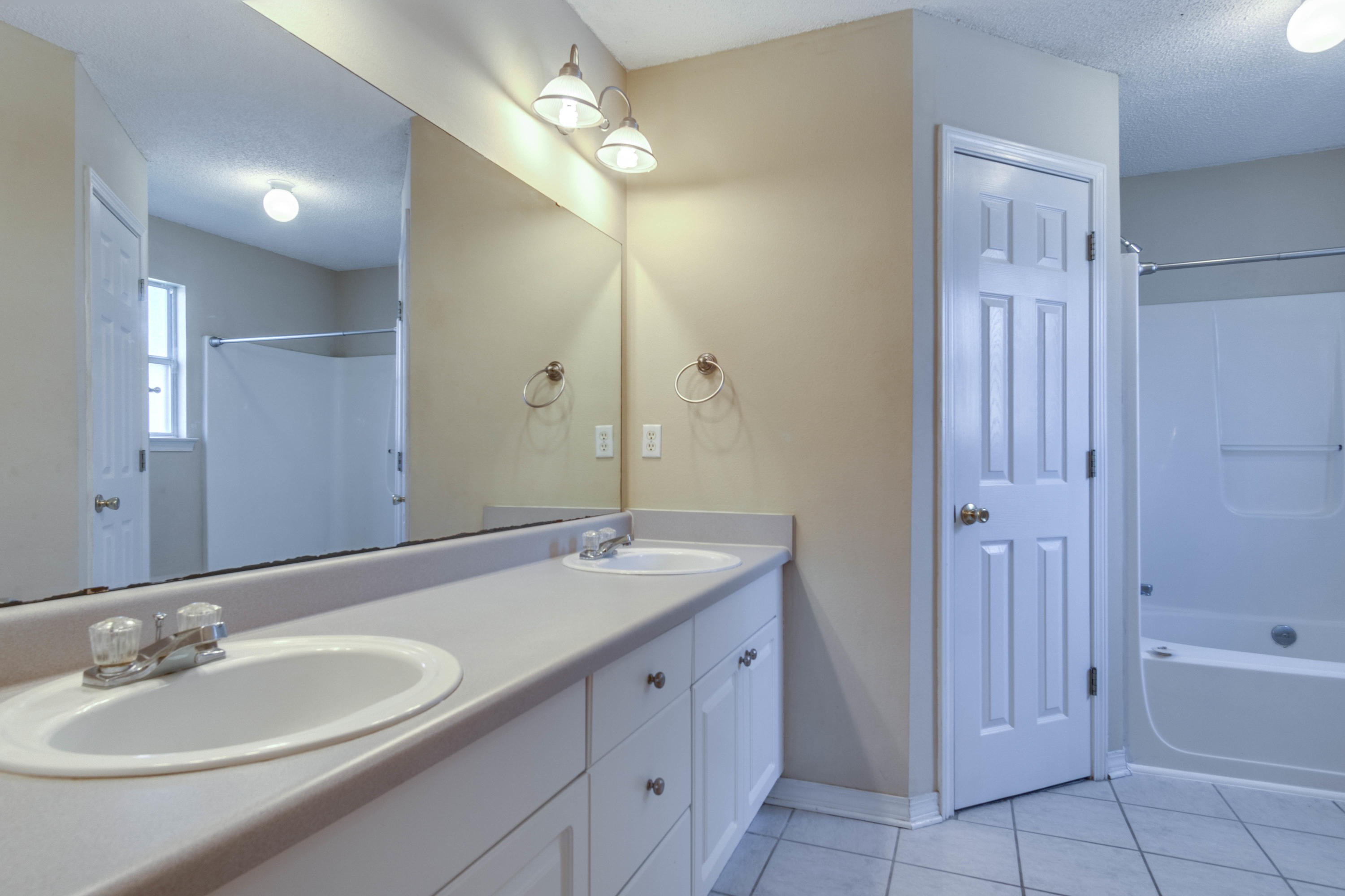 COUNTRYVIEW ESTATES 8TH ADDN - Residential