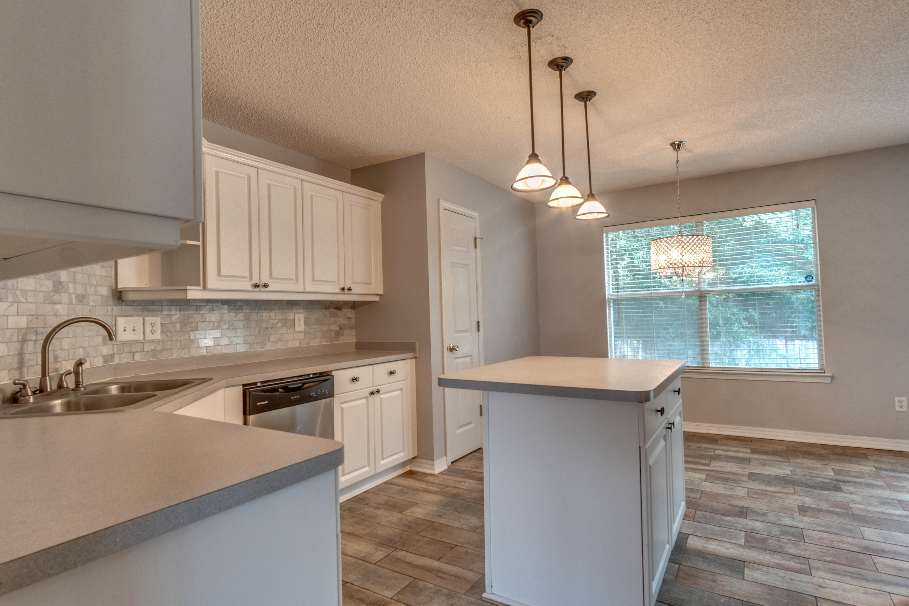 COUNTRYVIEW ESTATES 8TH ADDN - Residential