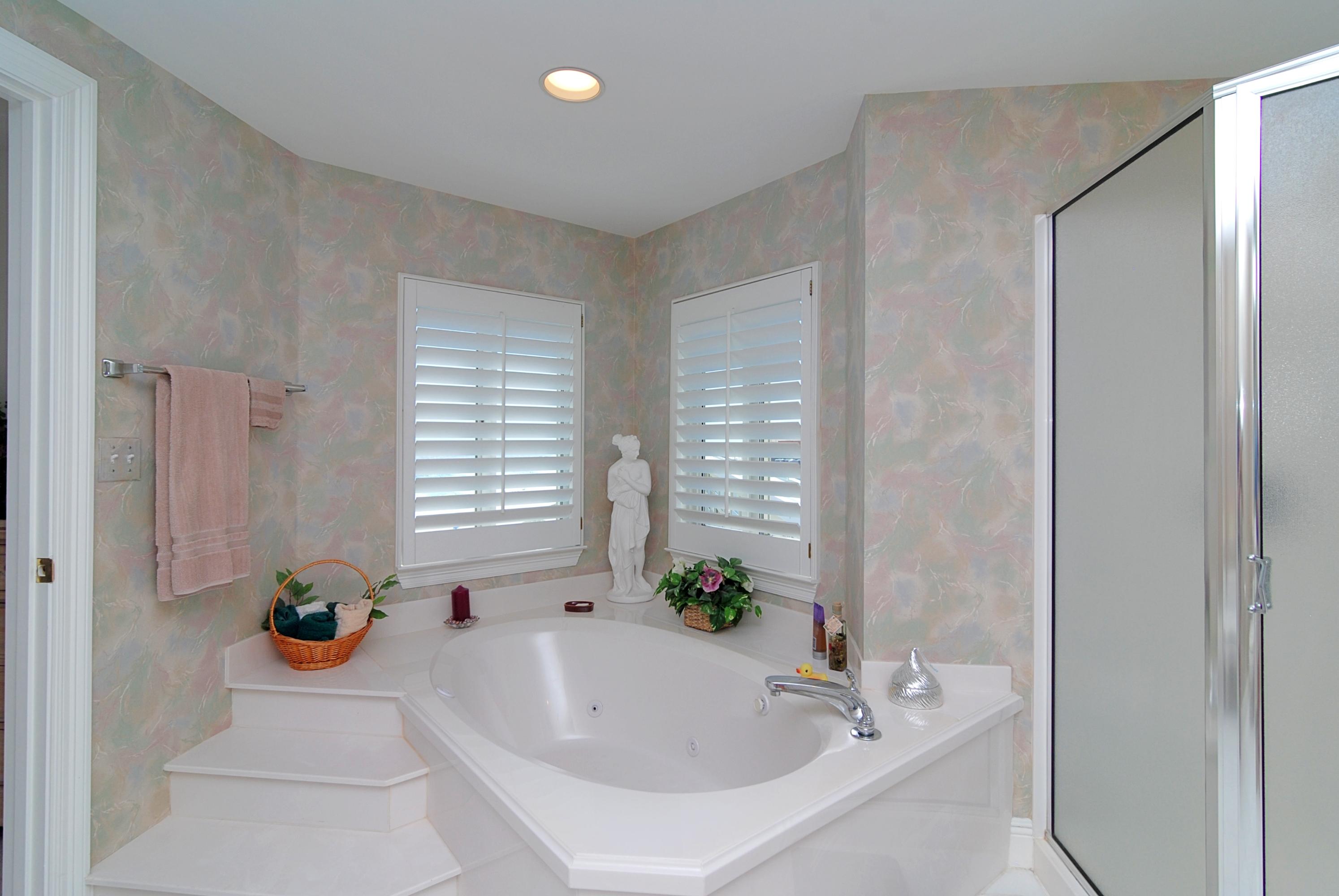 HOLIDAY ISLE TOWERS CONDO - Residential