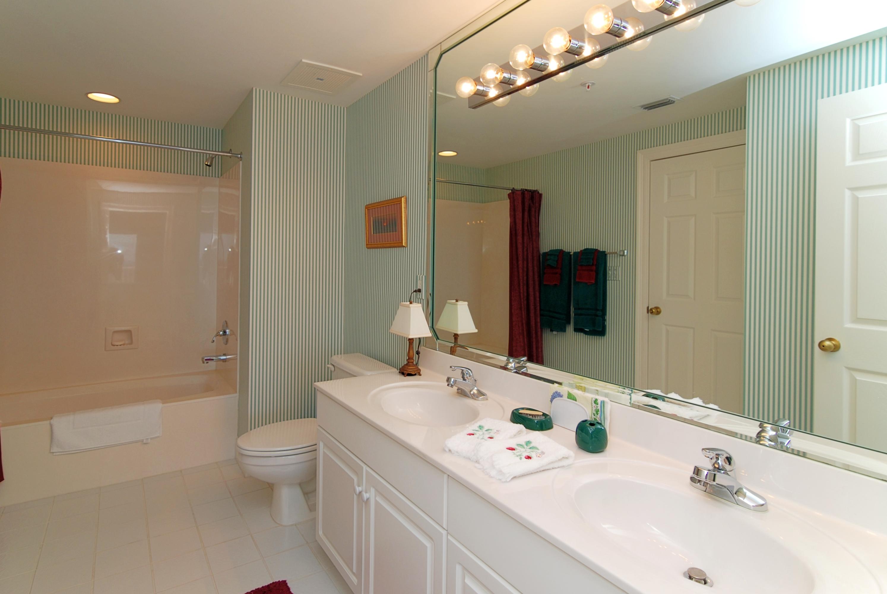 HOLIDAY ISLE TOWERS CONDO - Residential